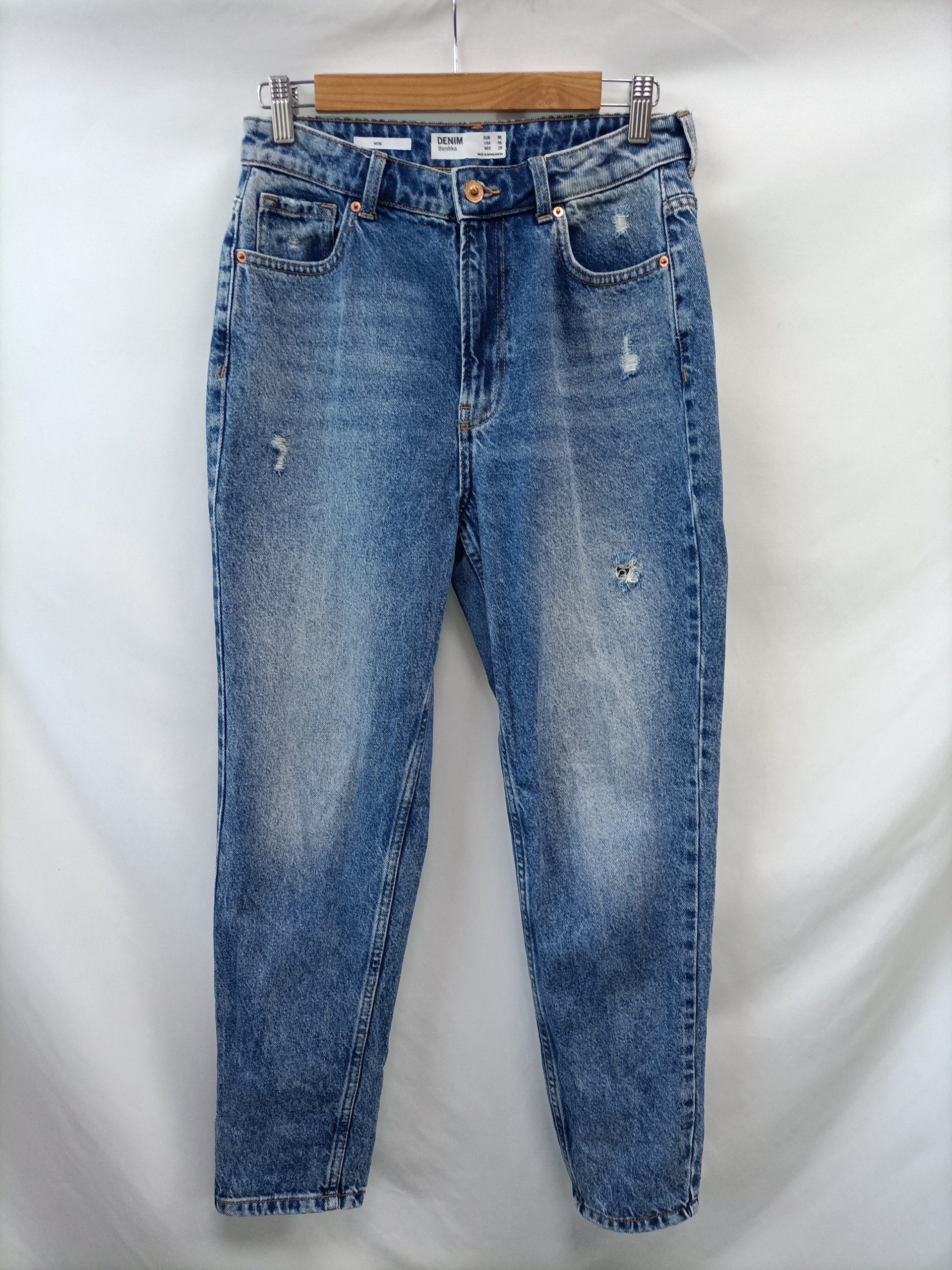 BERSHKA.Vaqueros momfit T.38