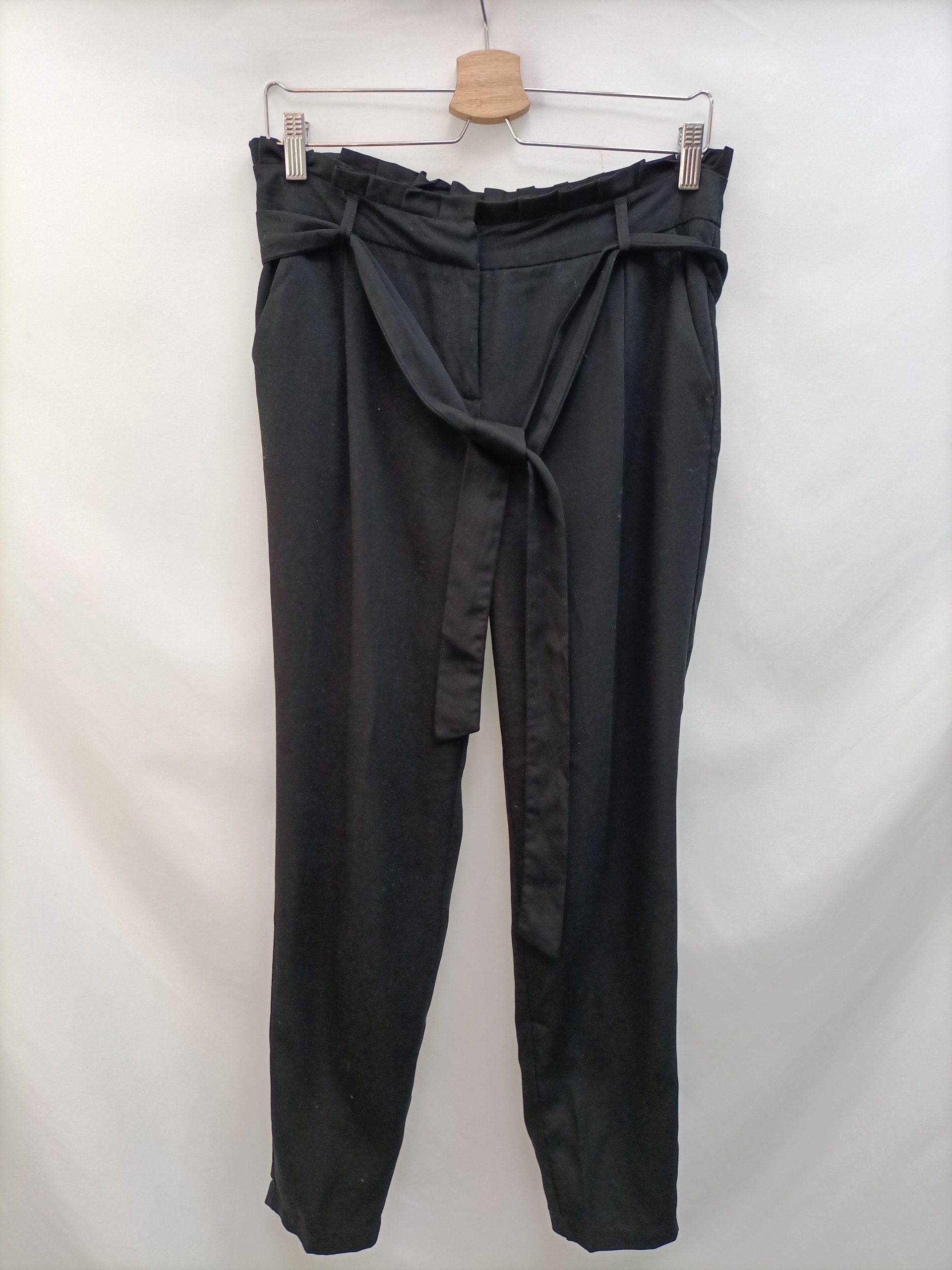NAFNAF. Pantalón negro Fluido T.38