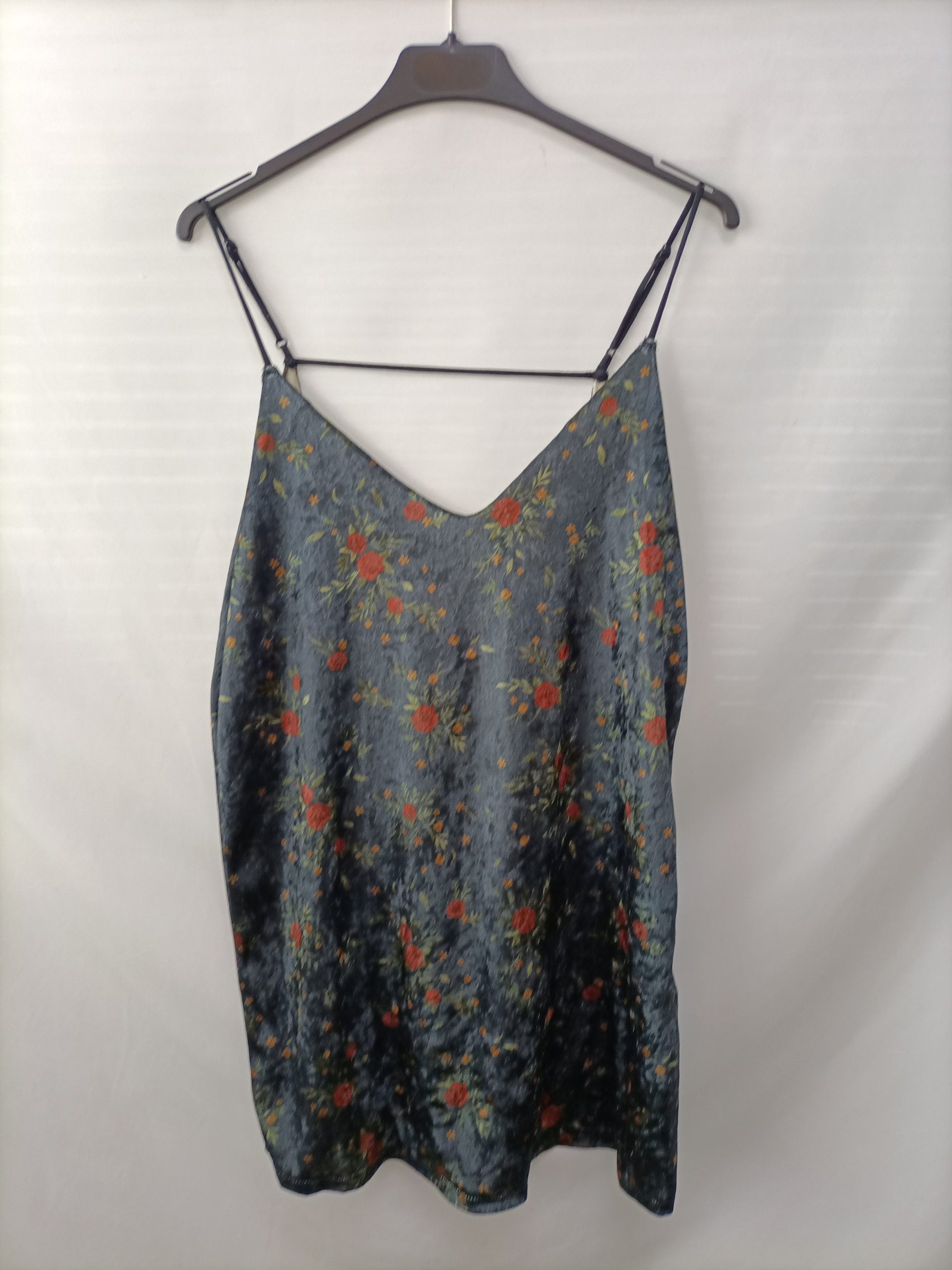 PULL&BEAR. Vestido corto terciopelo T.m
