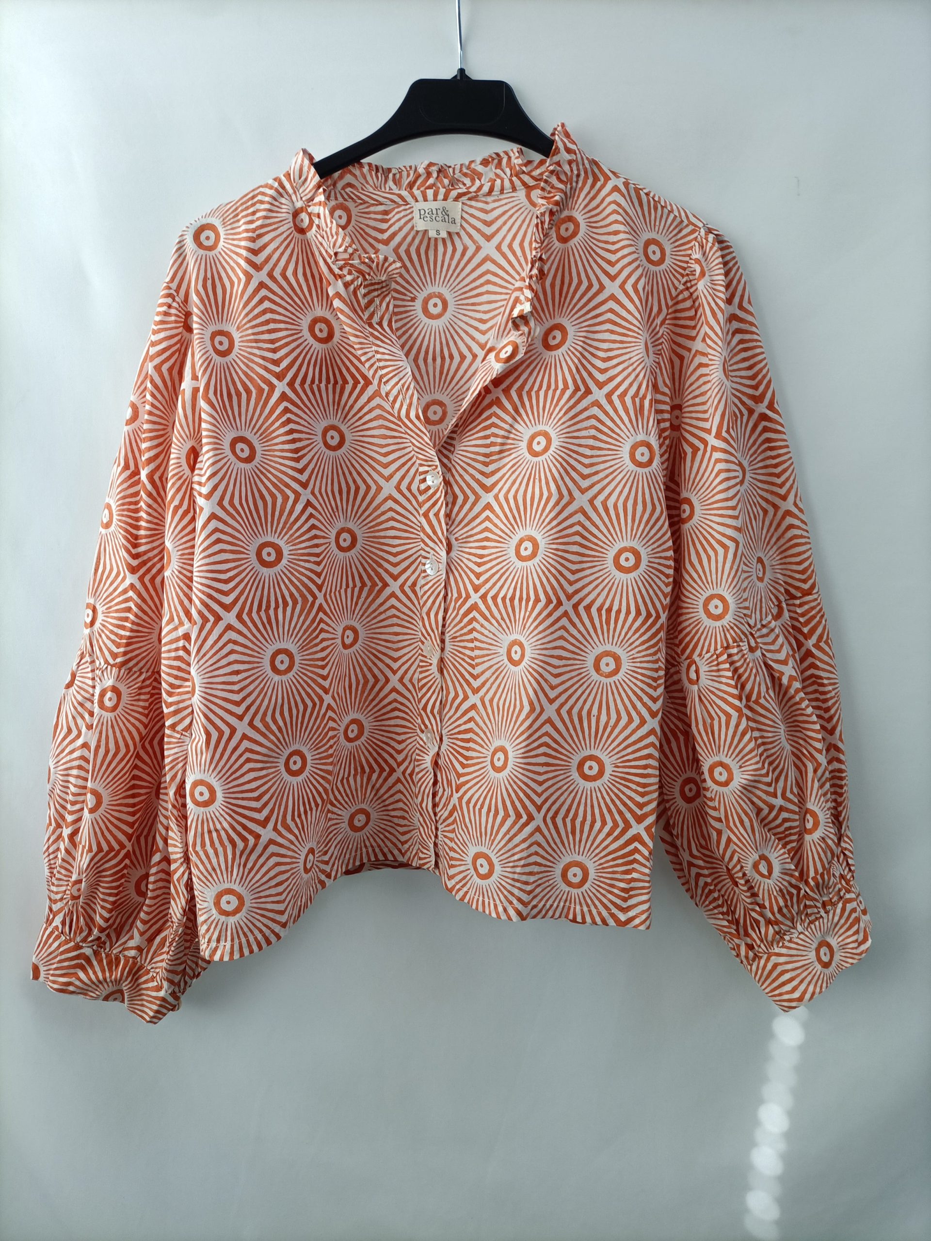 PAR&ESCALA. Blusa naranja estampada T.s