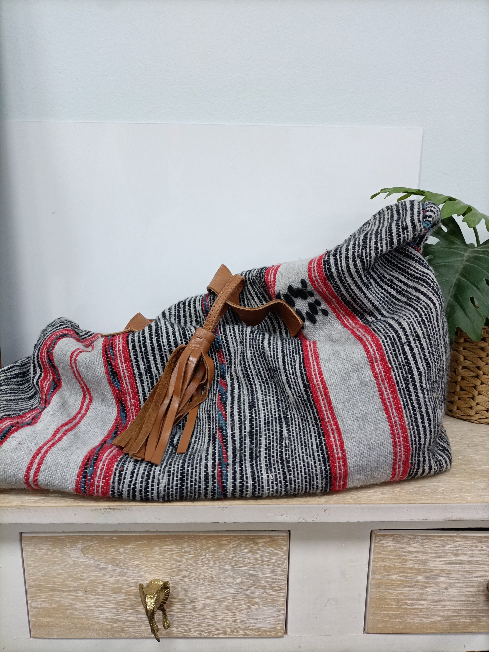 LALLA. Bolsa de viaje bordados