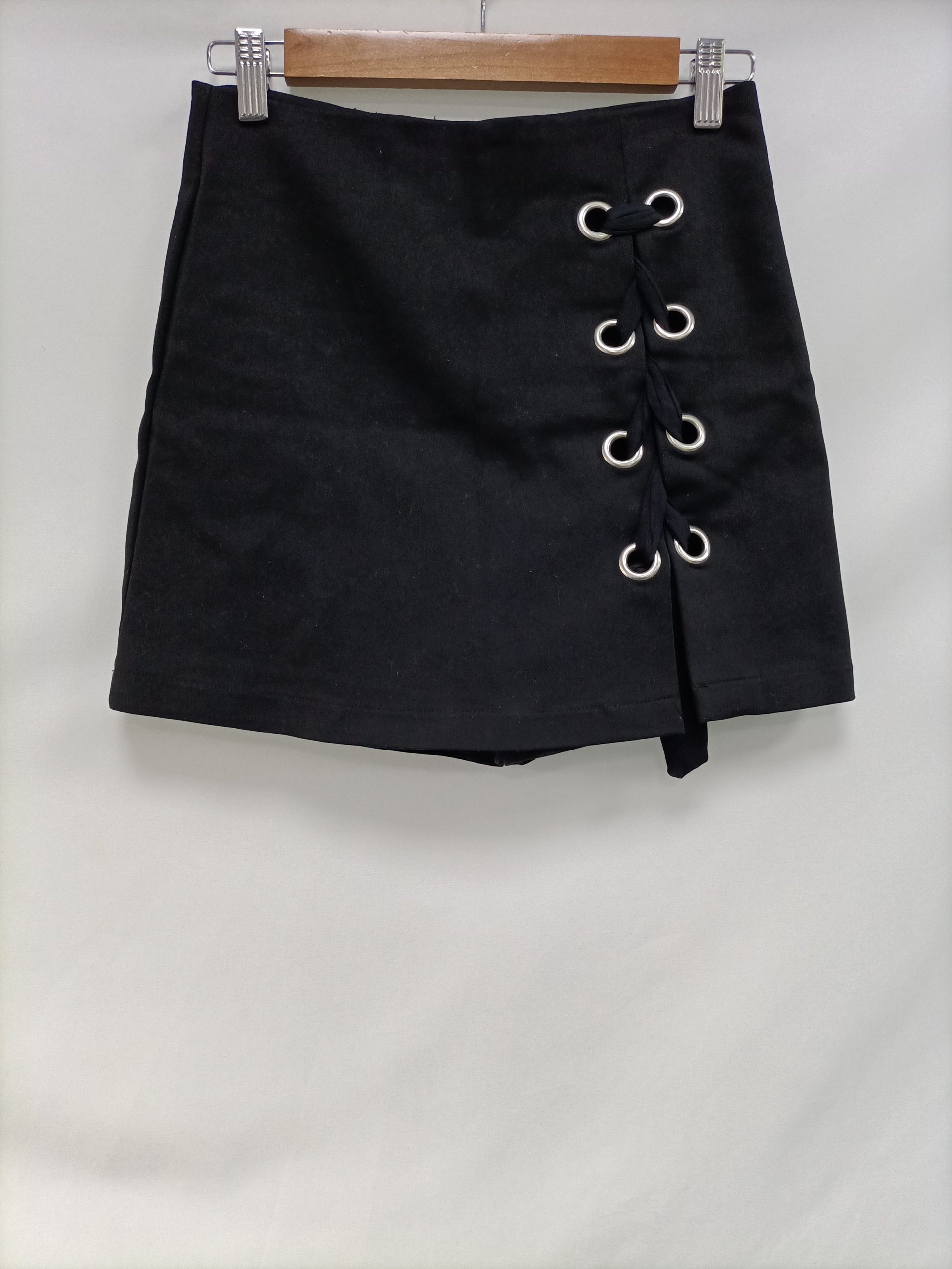 STRADIVARIUS. Falda pantalón negra T.34