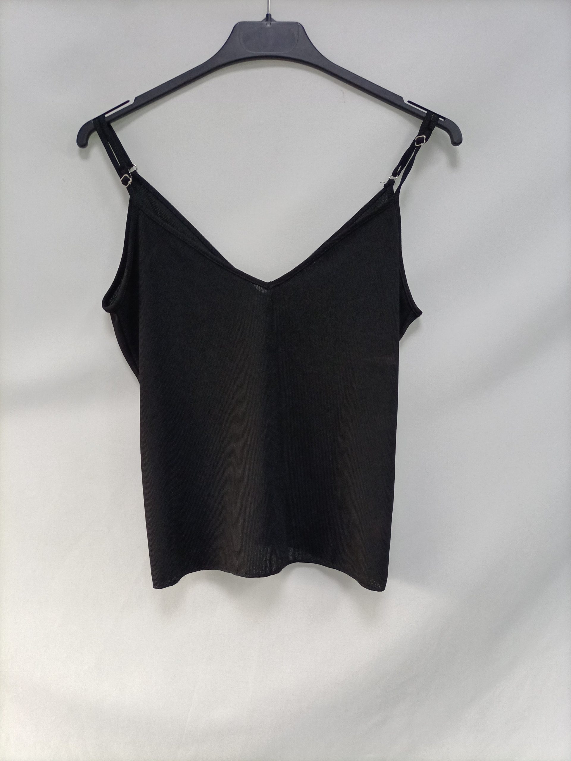 ZARA. Camiseta negra canalé T.s