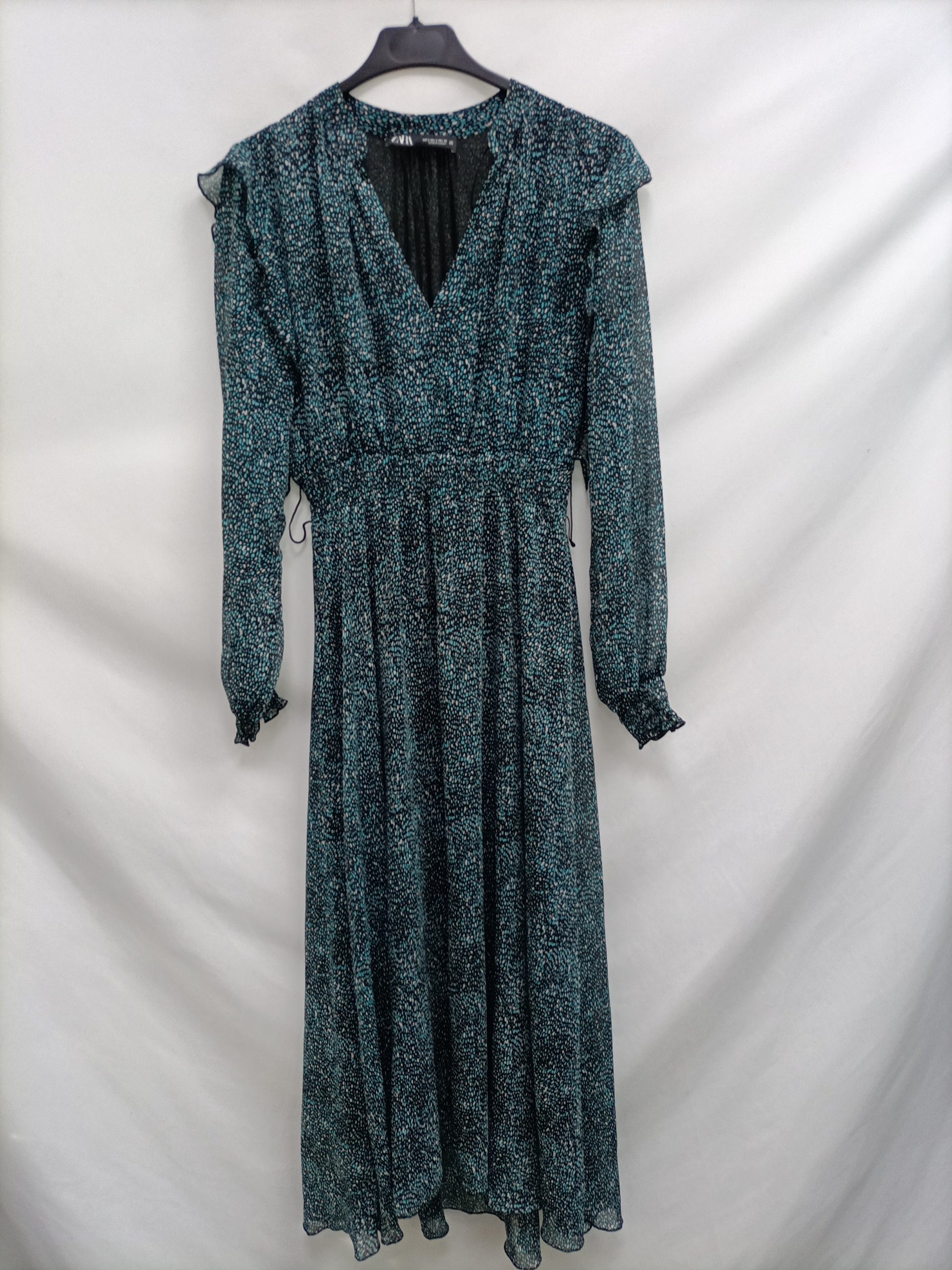 ZARA. Vestido negro estampado T.s