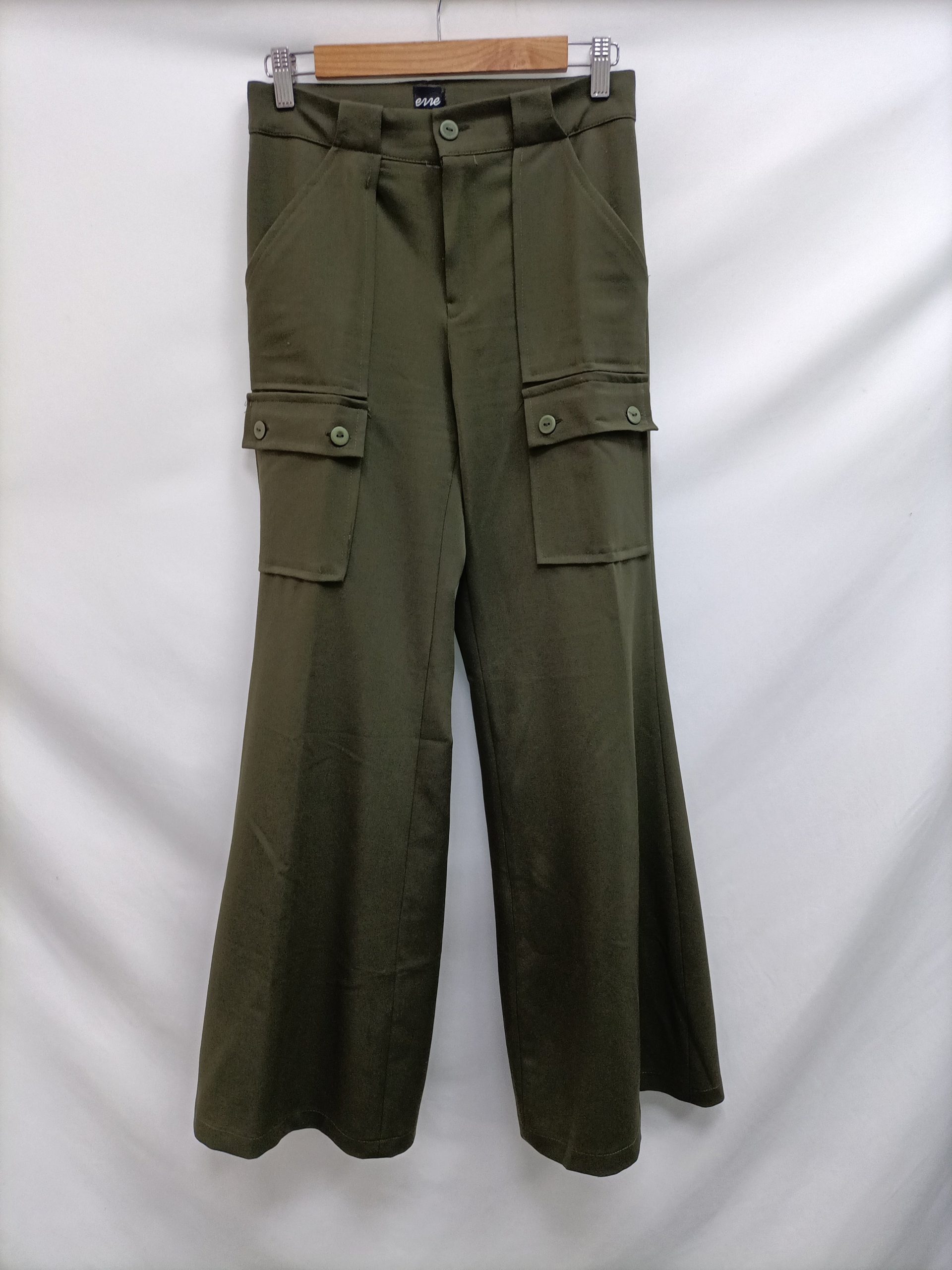 ERRE. Pantalón ancho verde bolsillos T.38
