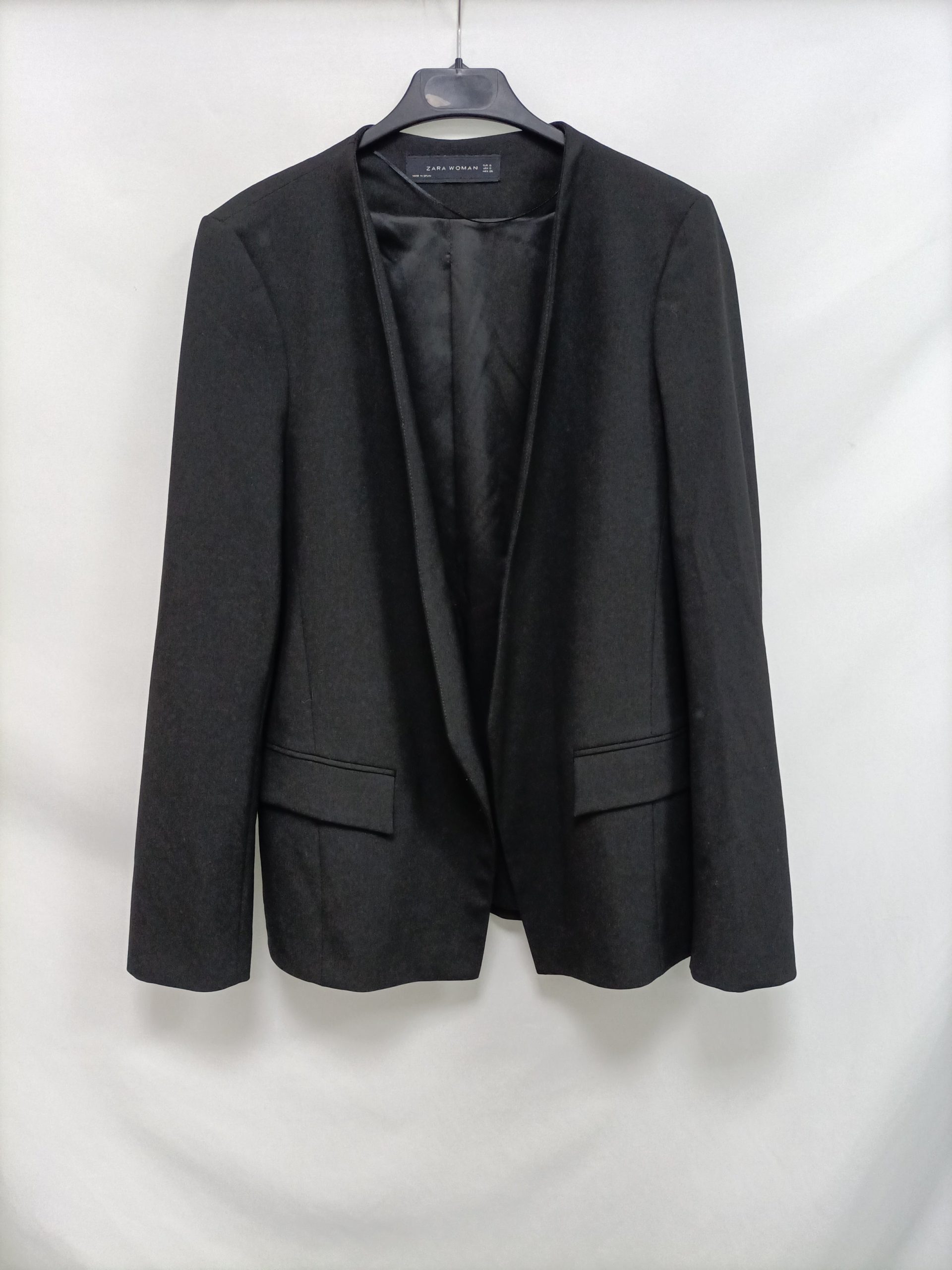 ZARA. Blazer negro básica T.s