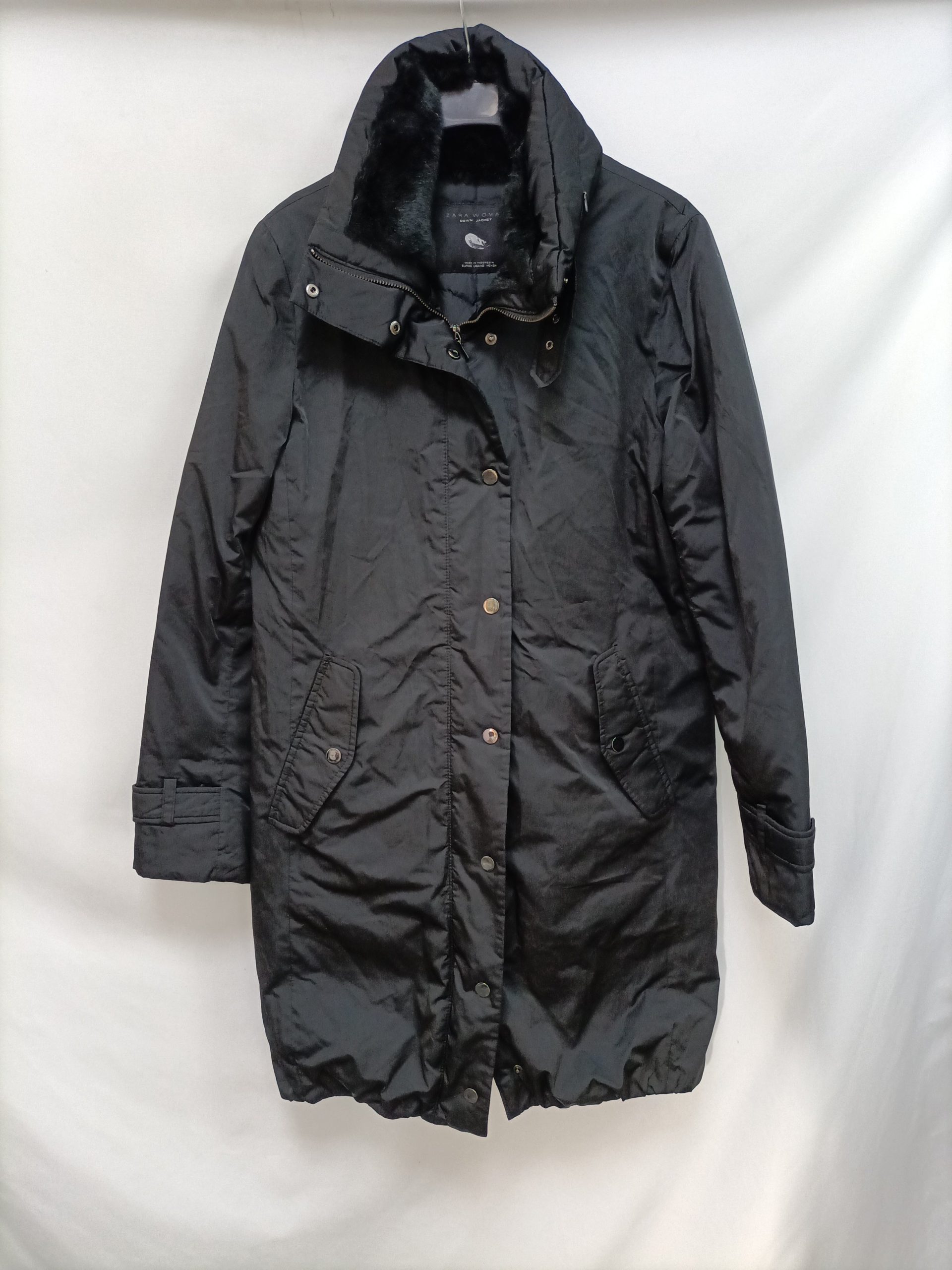 ZARA. Plumas largo negro T.xs