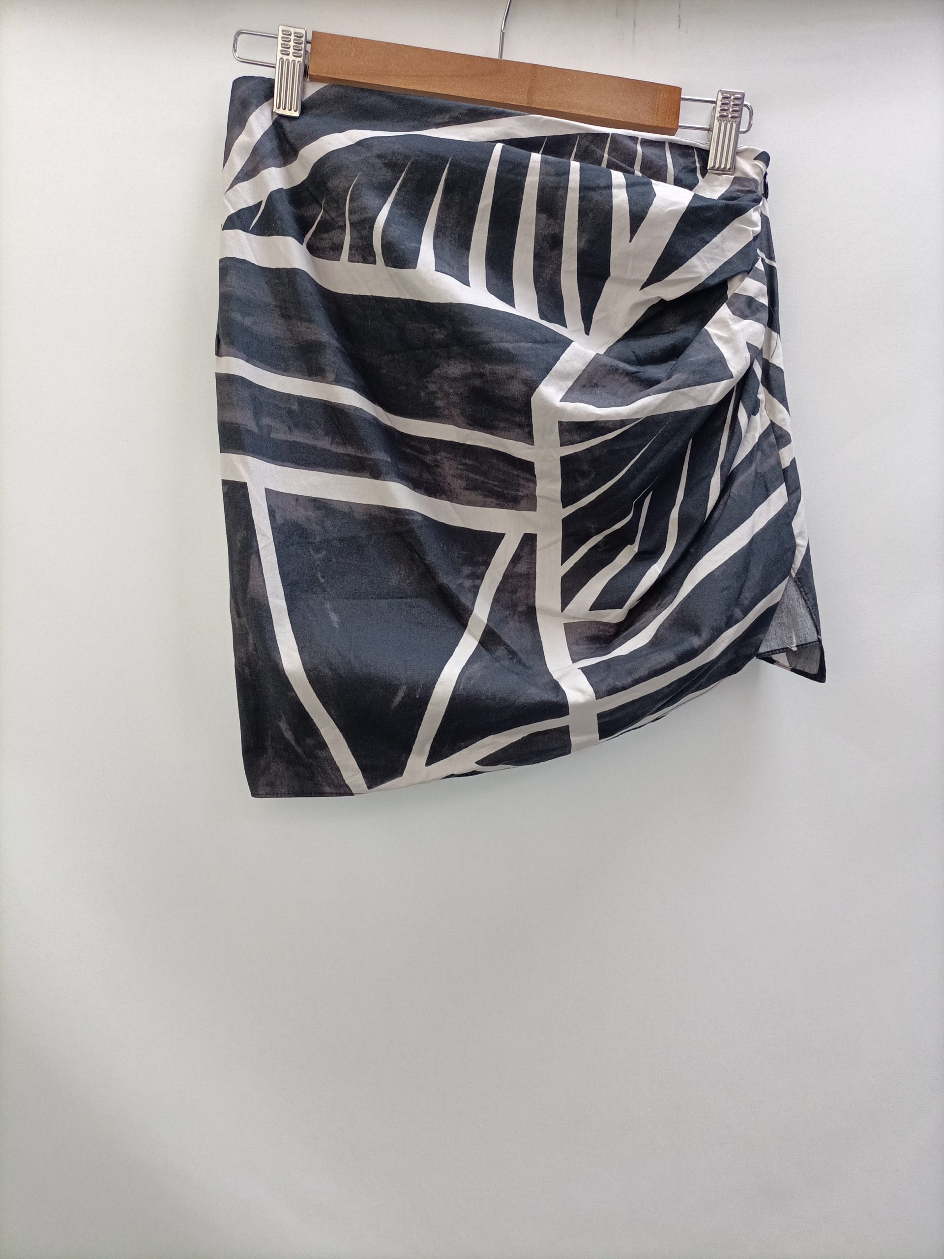 ZARA. Falda estampada corta T.s