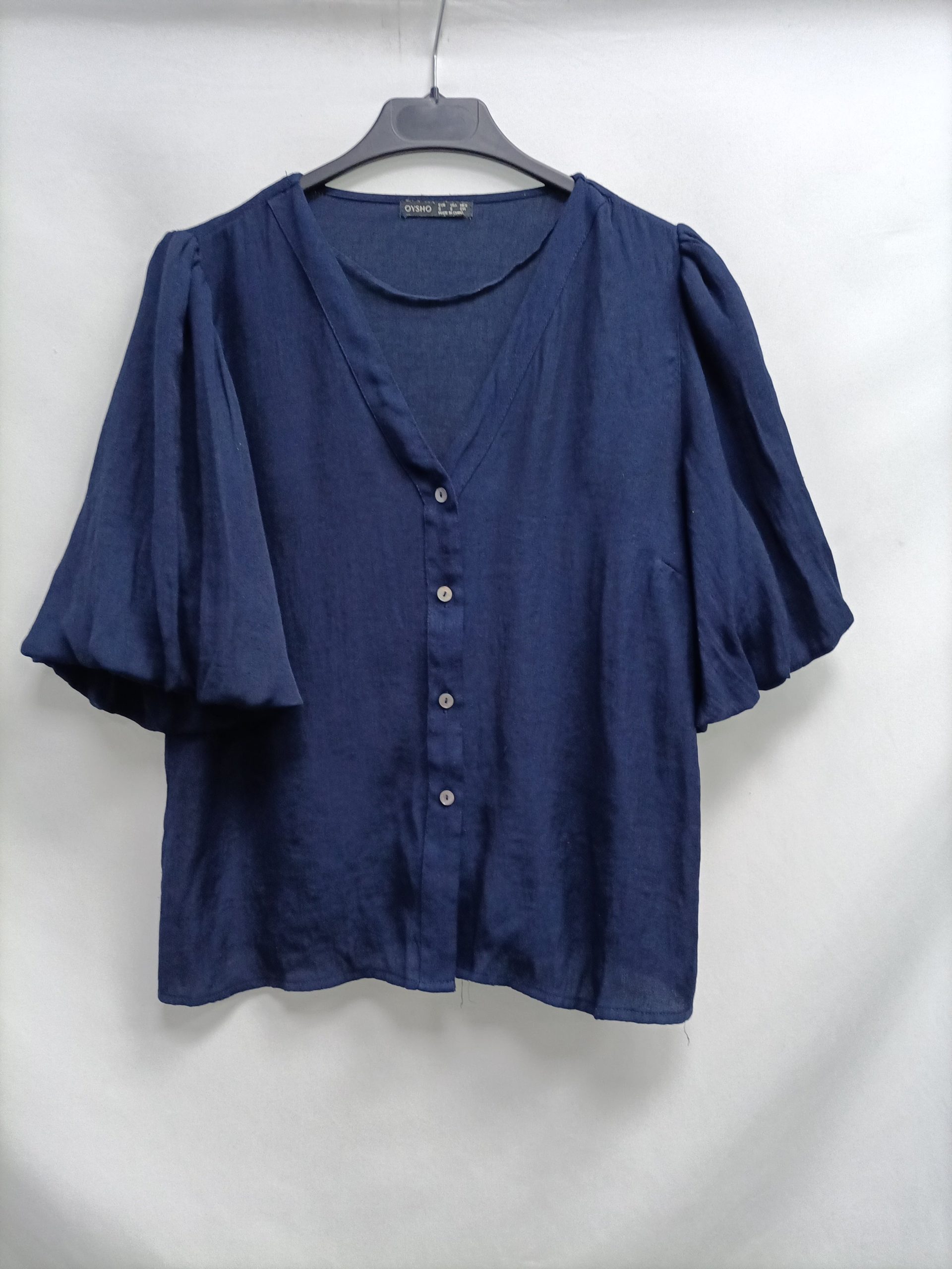 OYSHO. Blusa azul fluida T.s