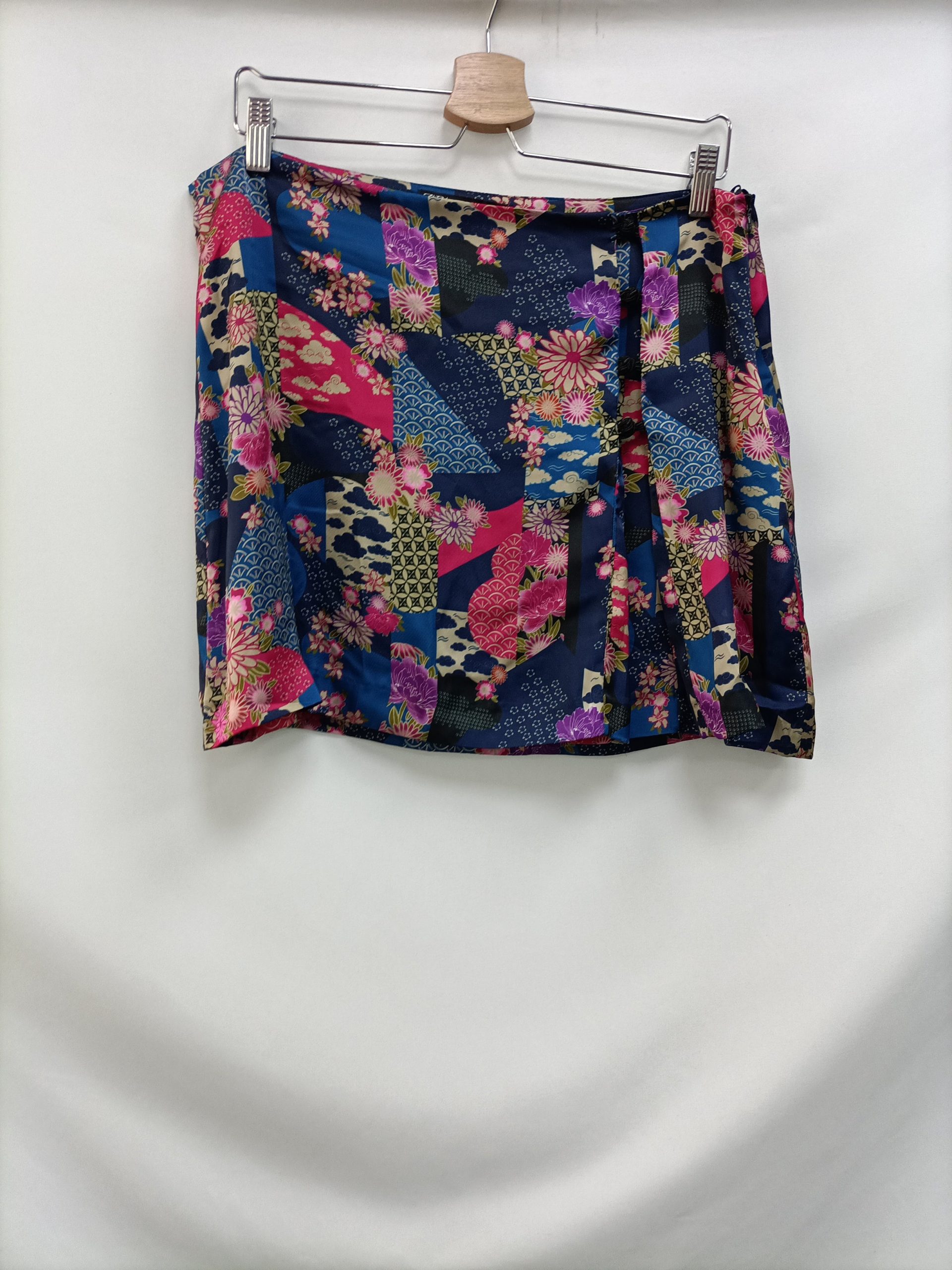 ZARA. Falda corta estampada T.XL