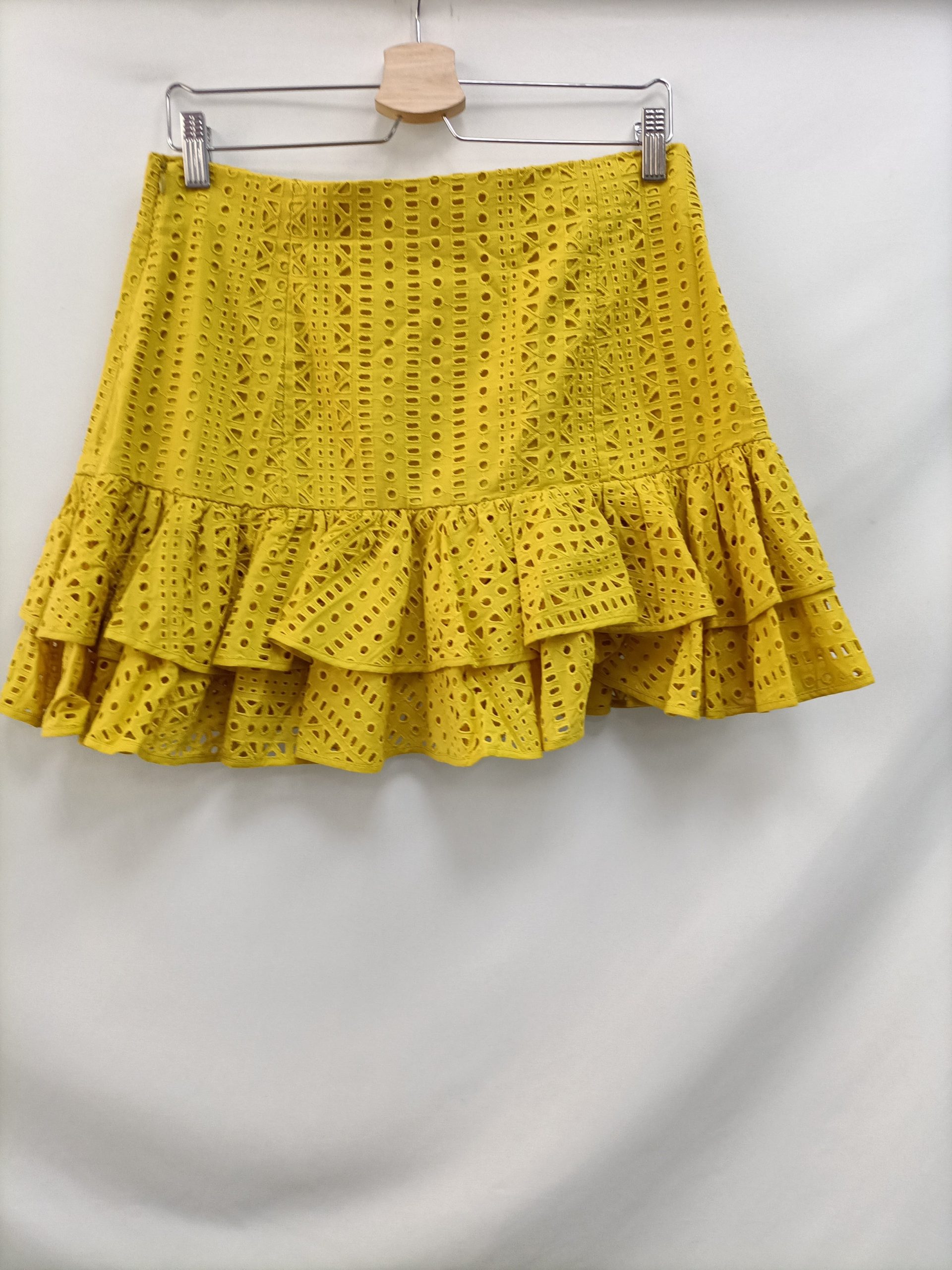 ZARA. Falda amarilla troquelada T.l
