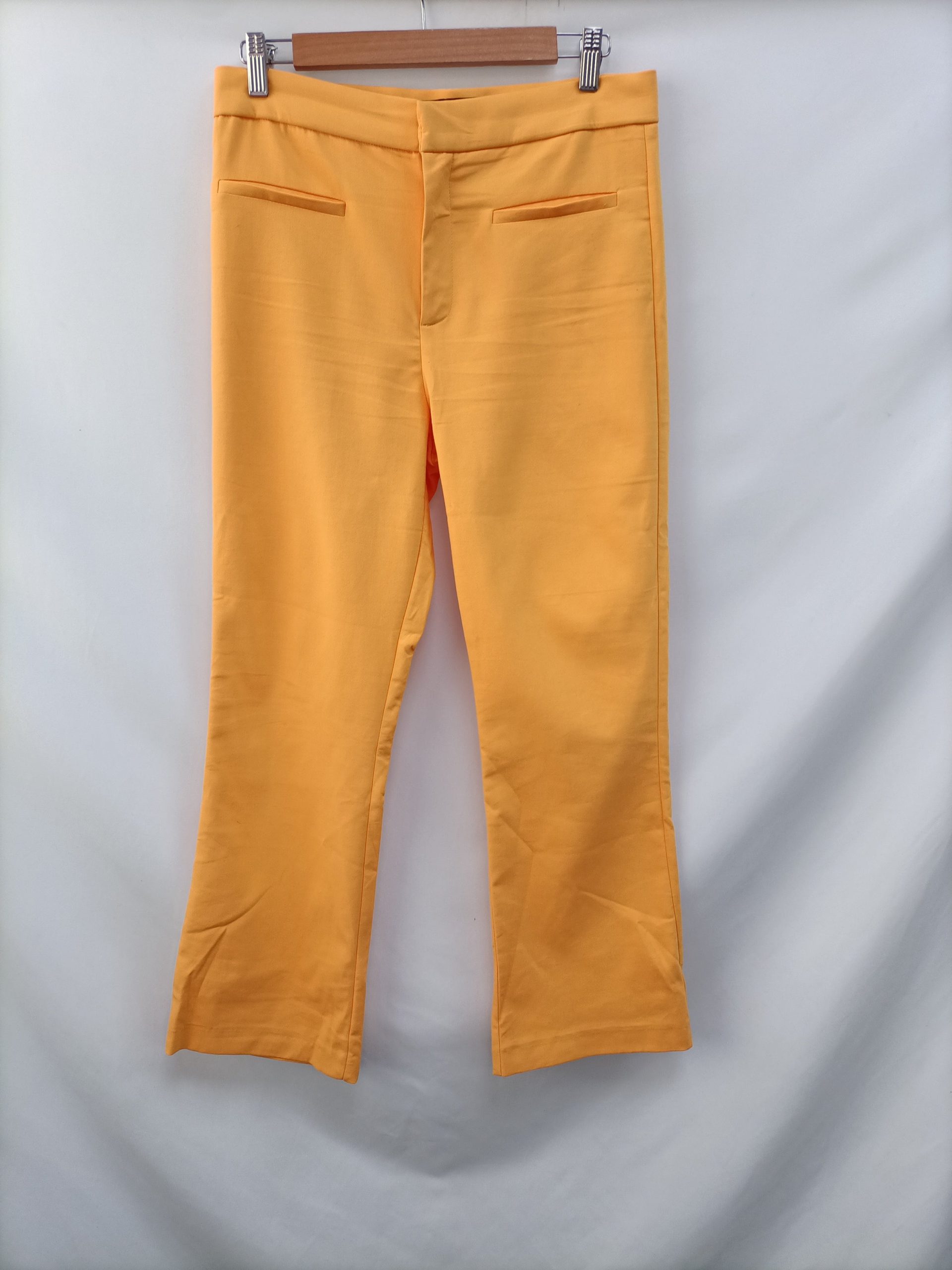 ZARA. Pantalón naranja Acampanado T.l