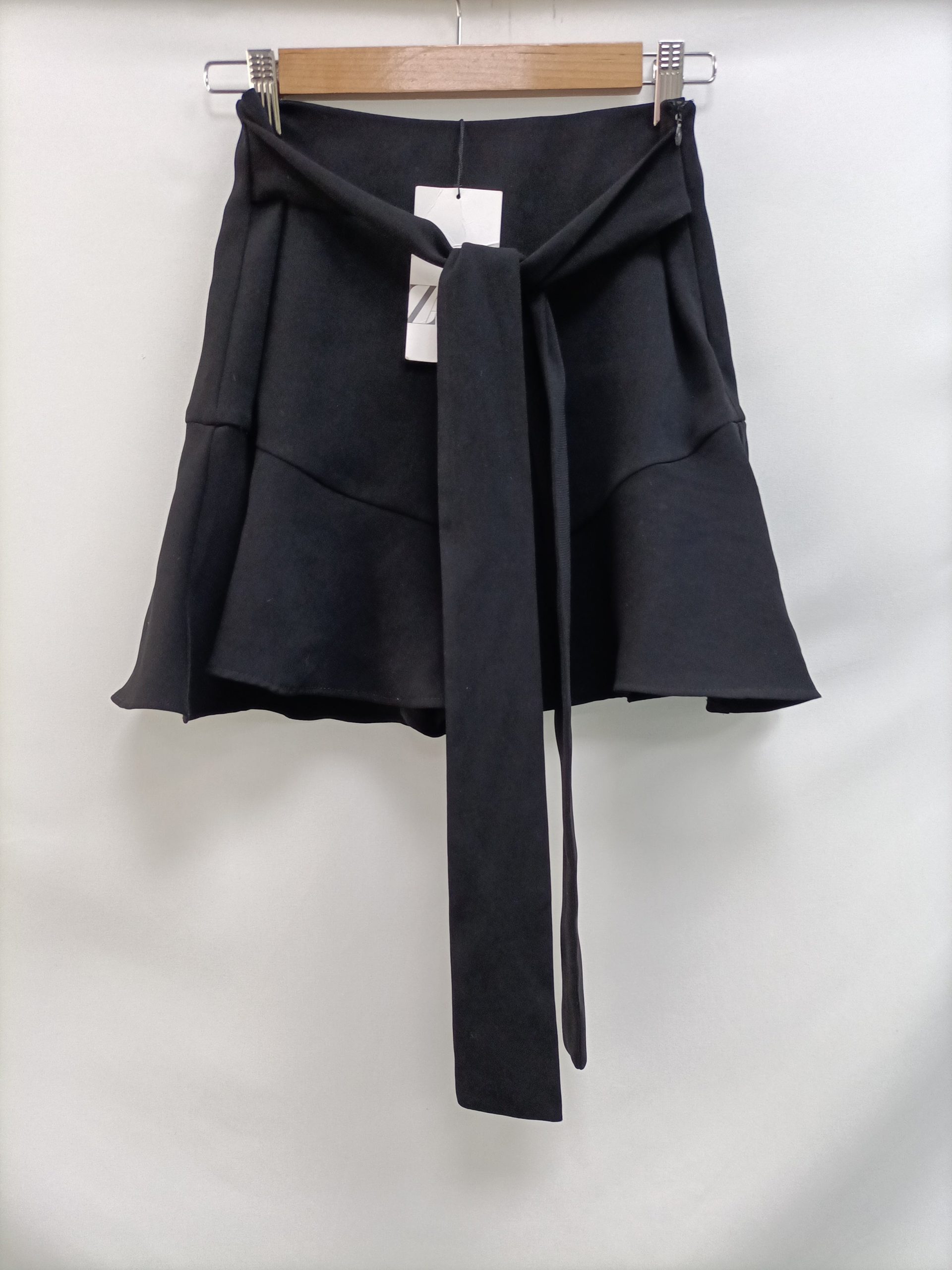 ZARA. Falda pantalón negra T.s