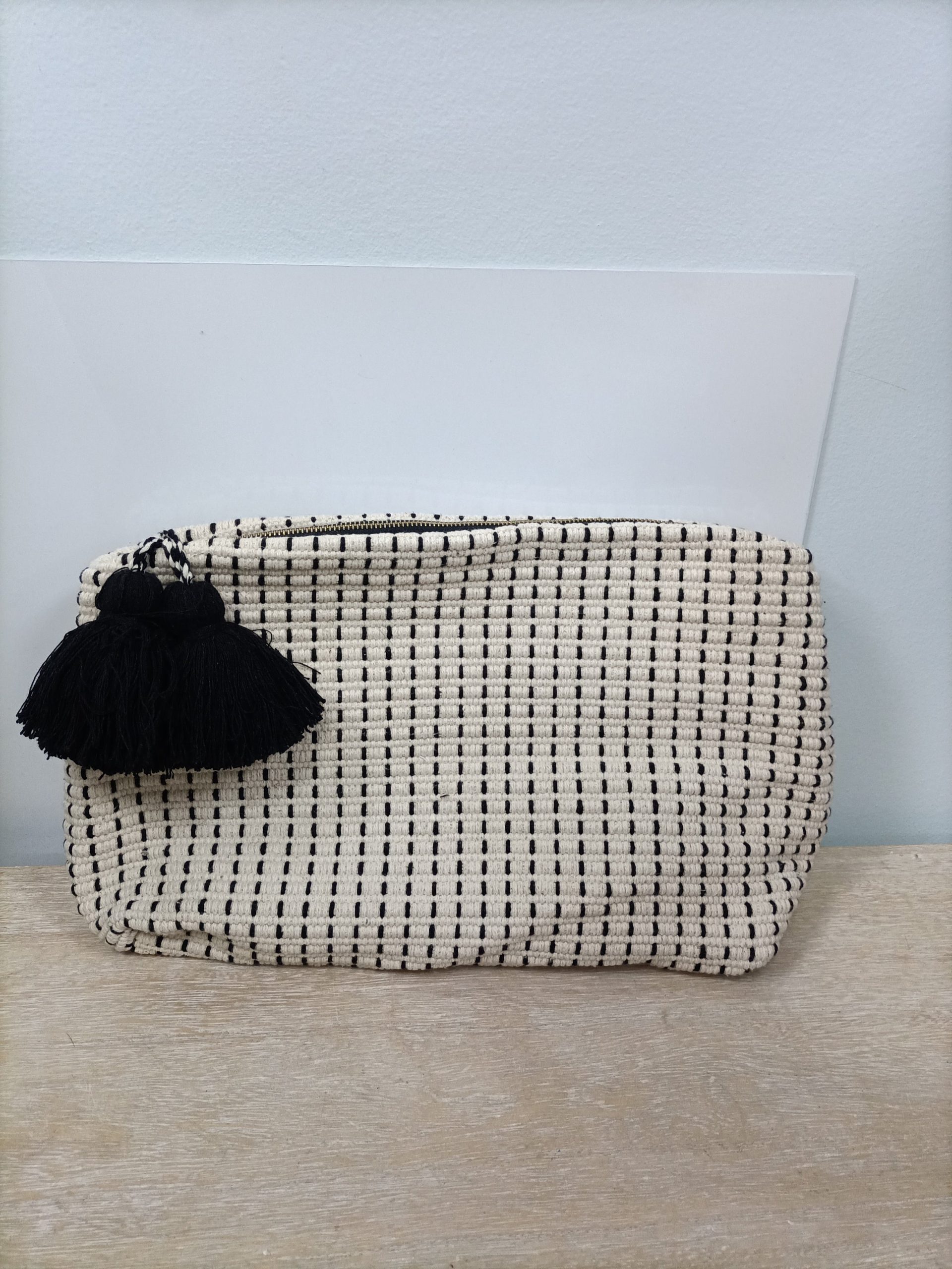 ZARA. Maxi cartera de mano (tara)