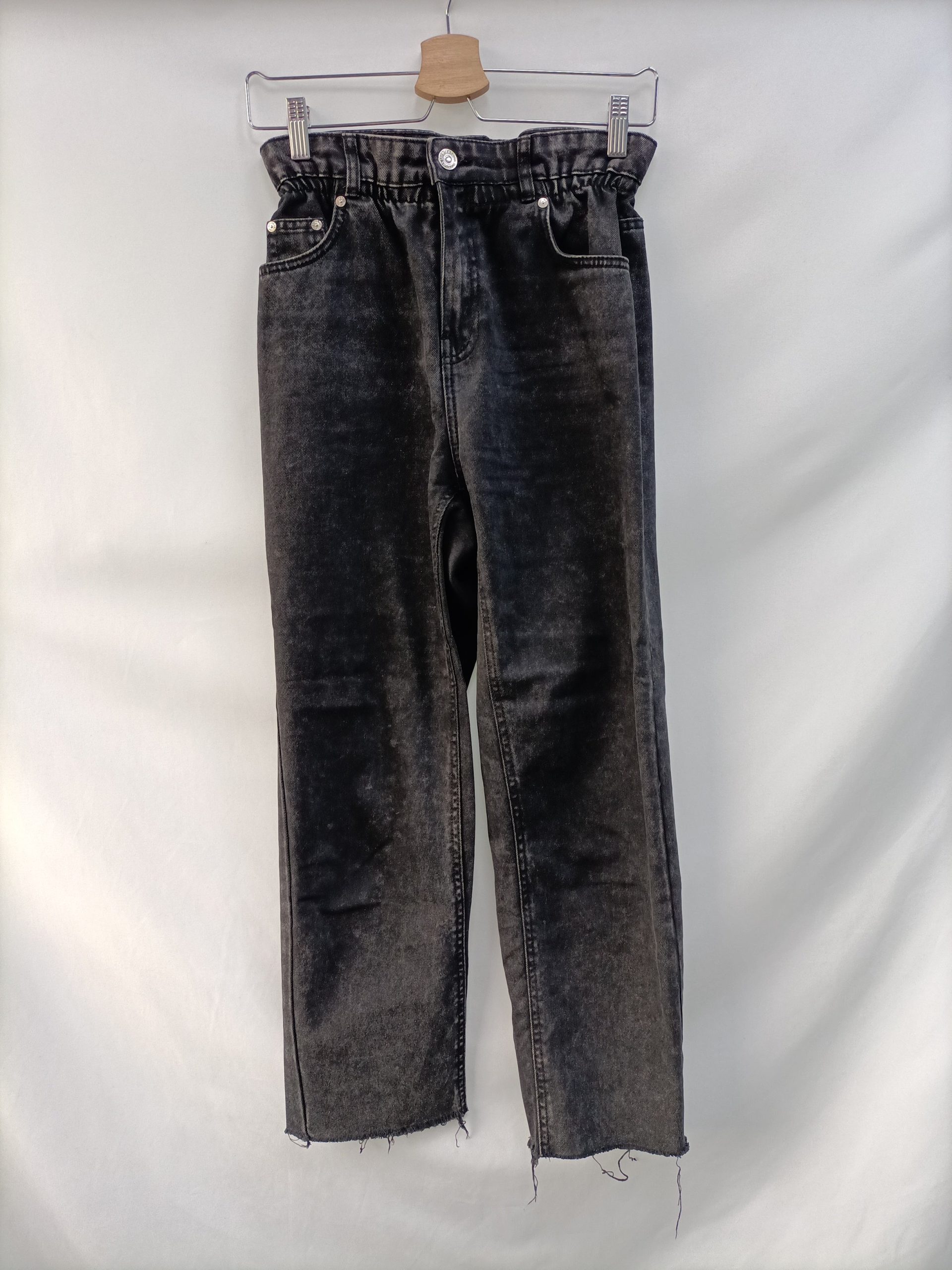 BERSHKA.Pantalones straight cintura fruncida T.34