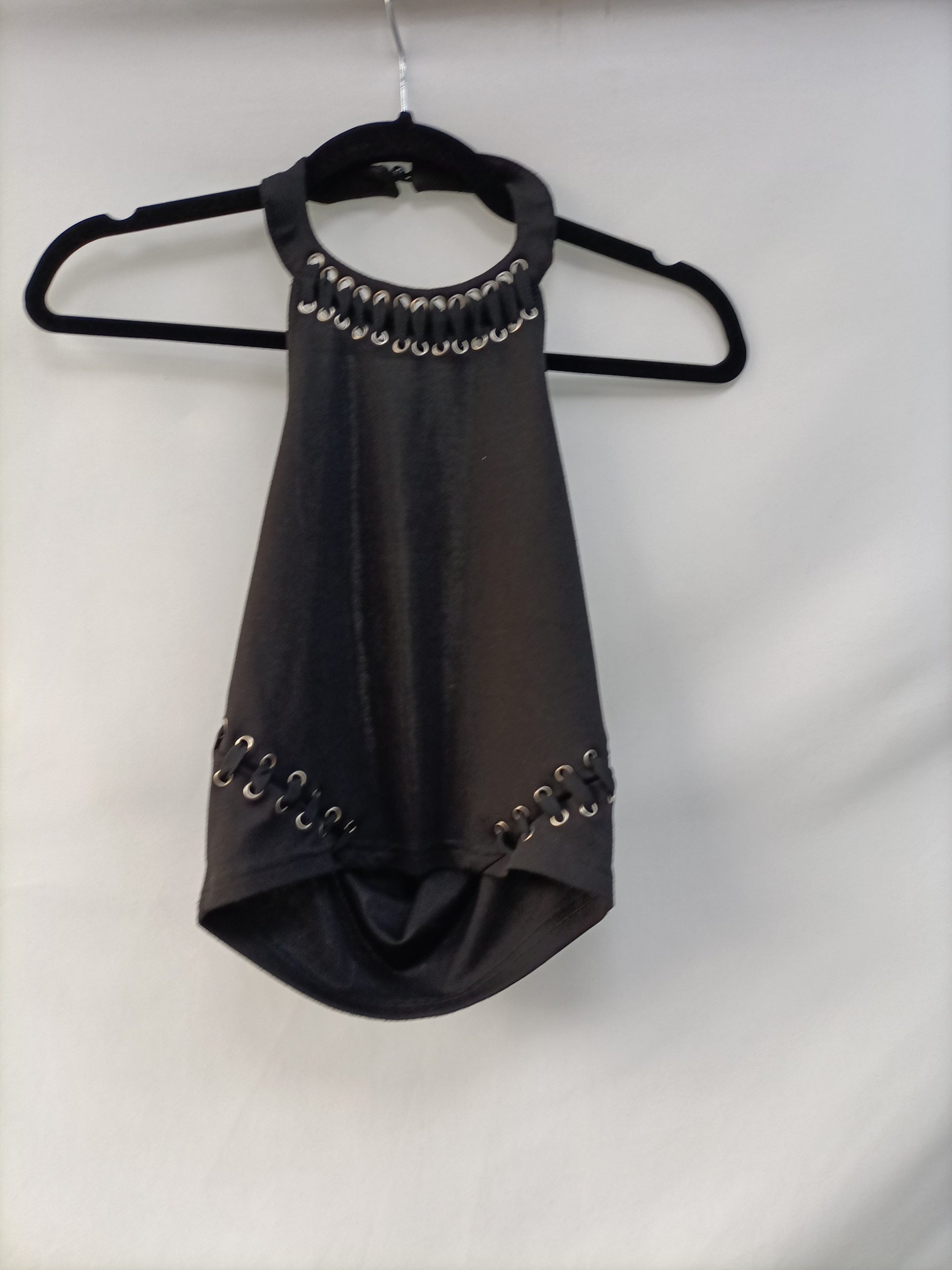 MISSGUIDED.Croptop negro espalda abierta T.xs