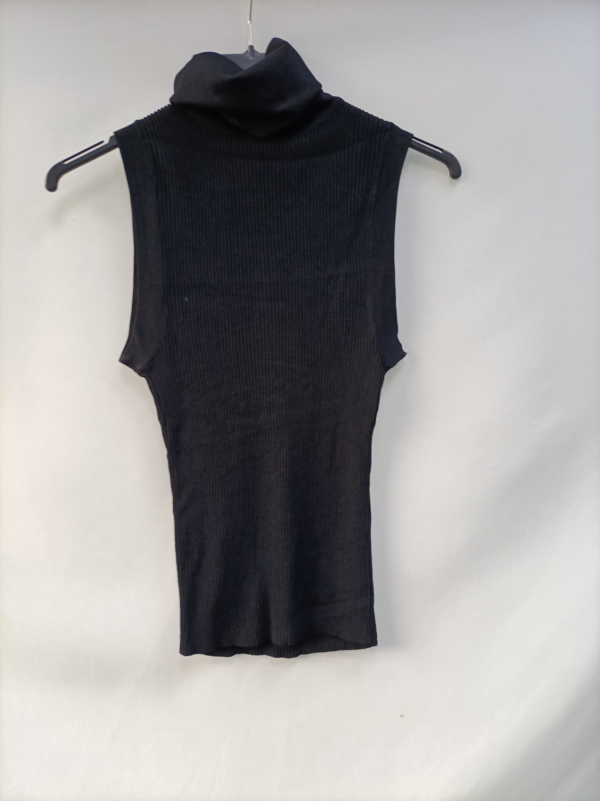 ZARA.Top negro cuello vuelto T.S