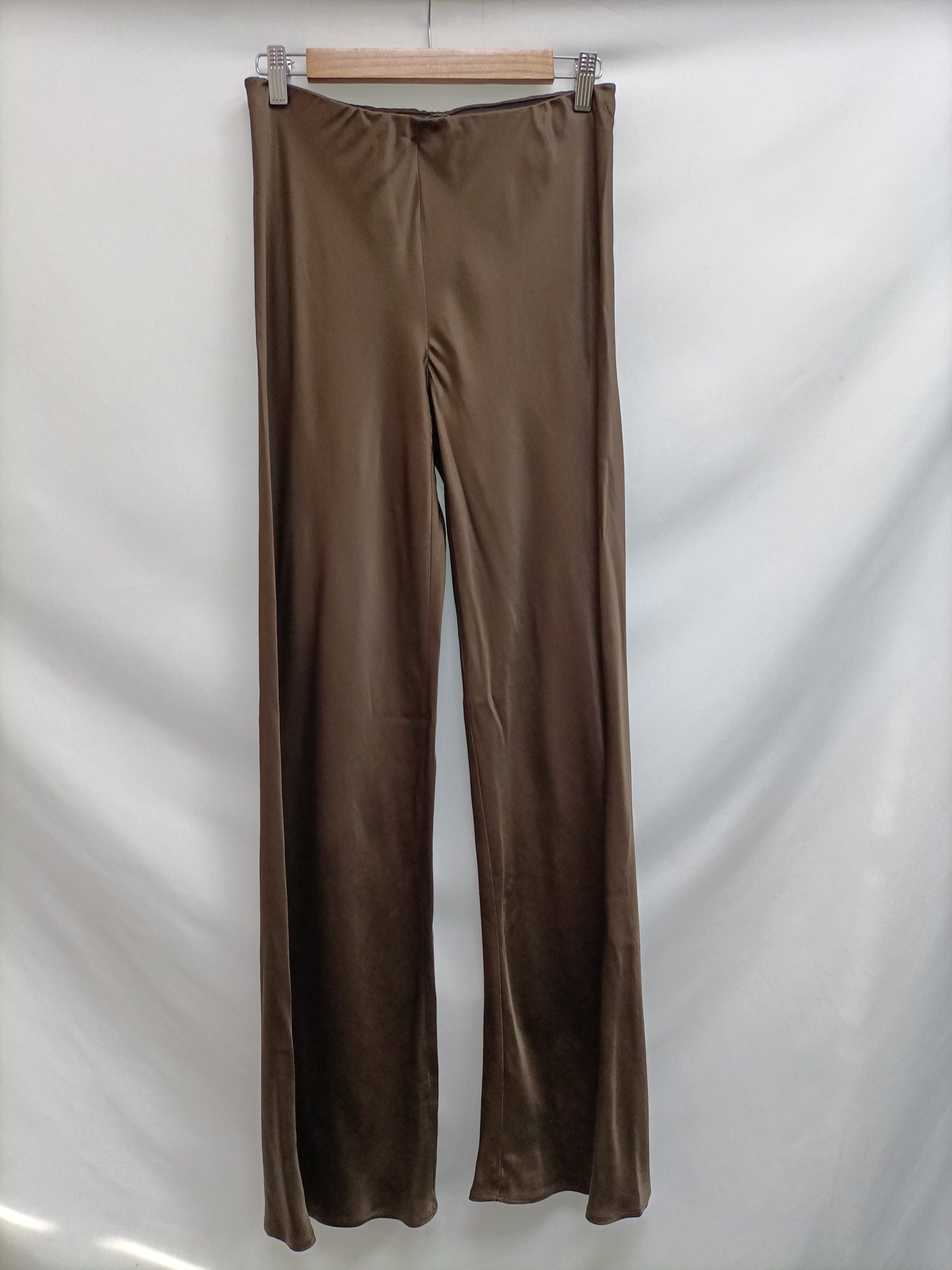 ZARA.Pantalones marrones satinados T.XS