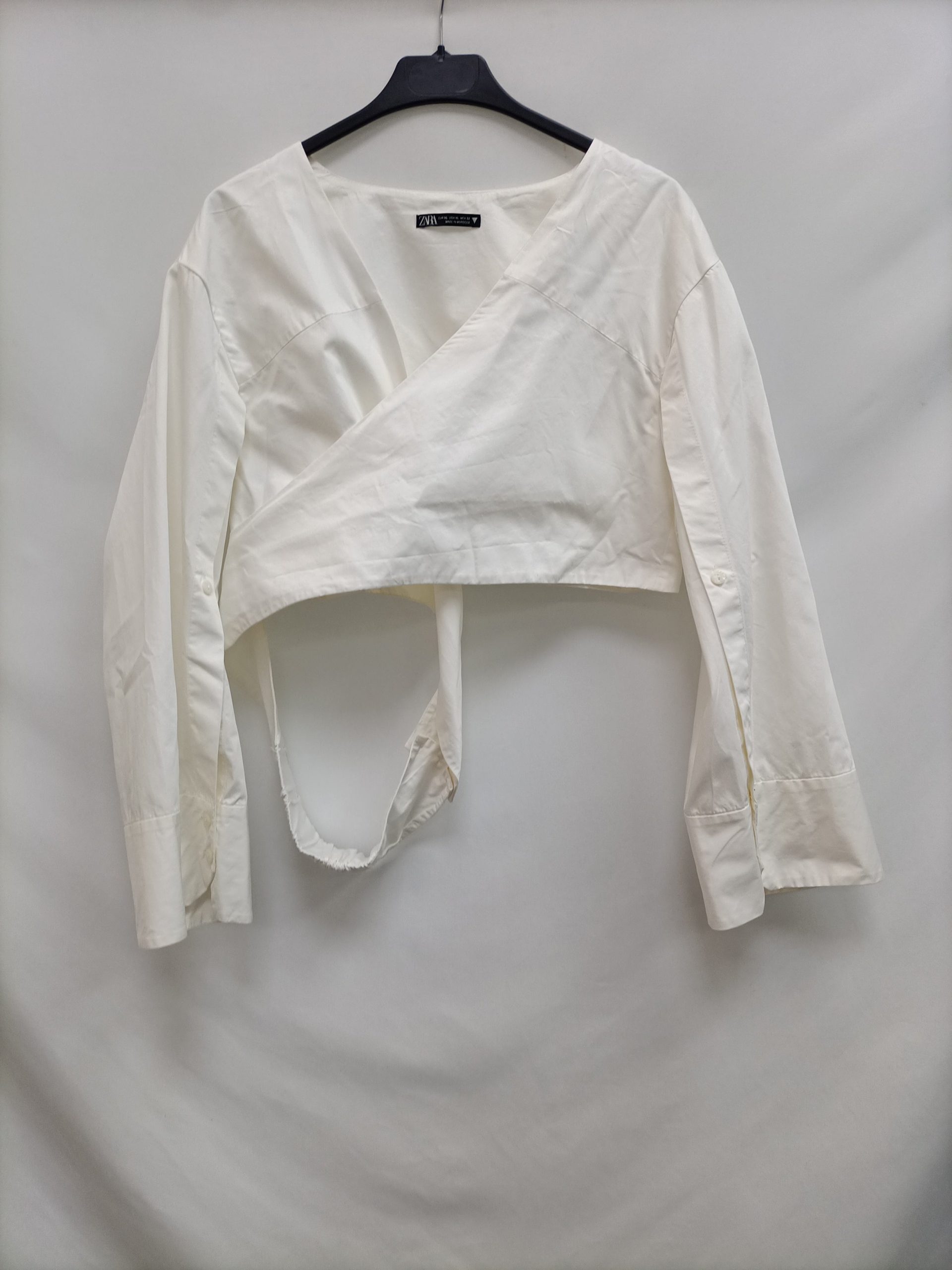 ZARA.Blusa blanca crop T.XL