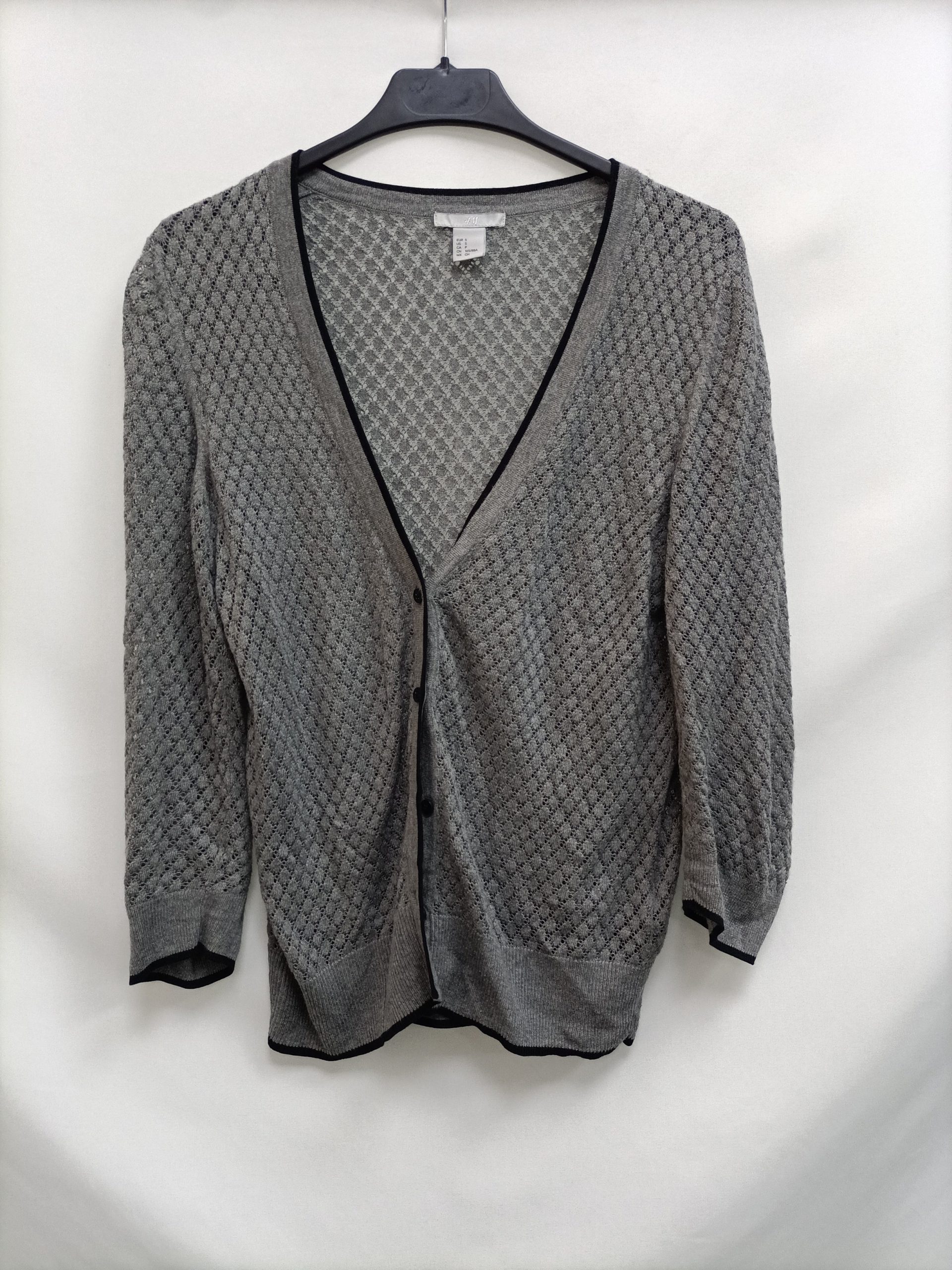 H&M.Rebeca gris troquelada T.S