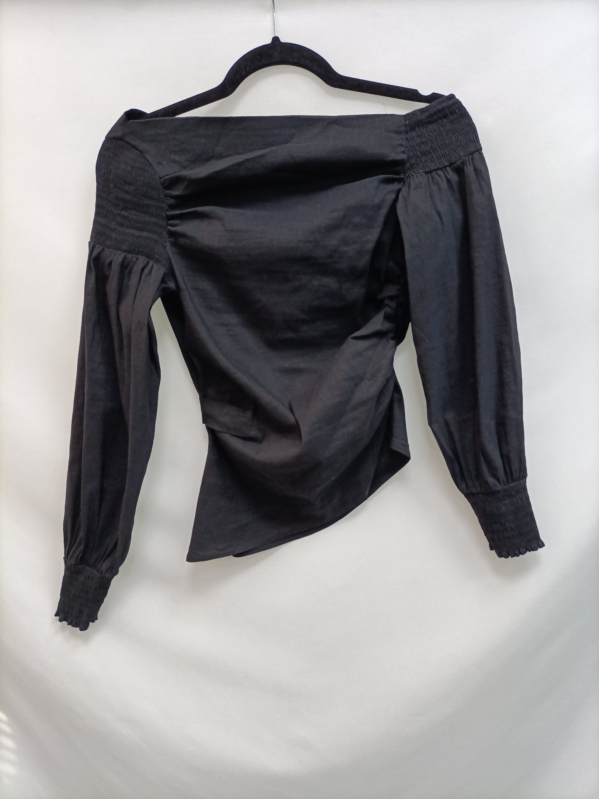 ZARA.Top fruncido cuello barco T.XS