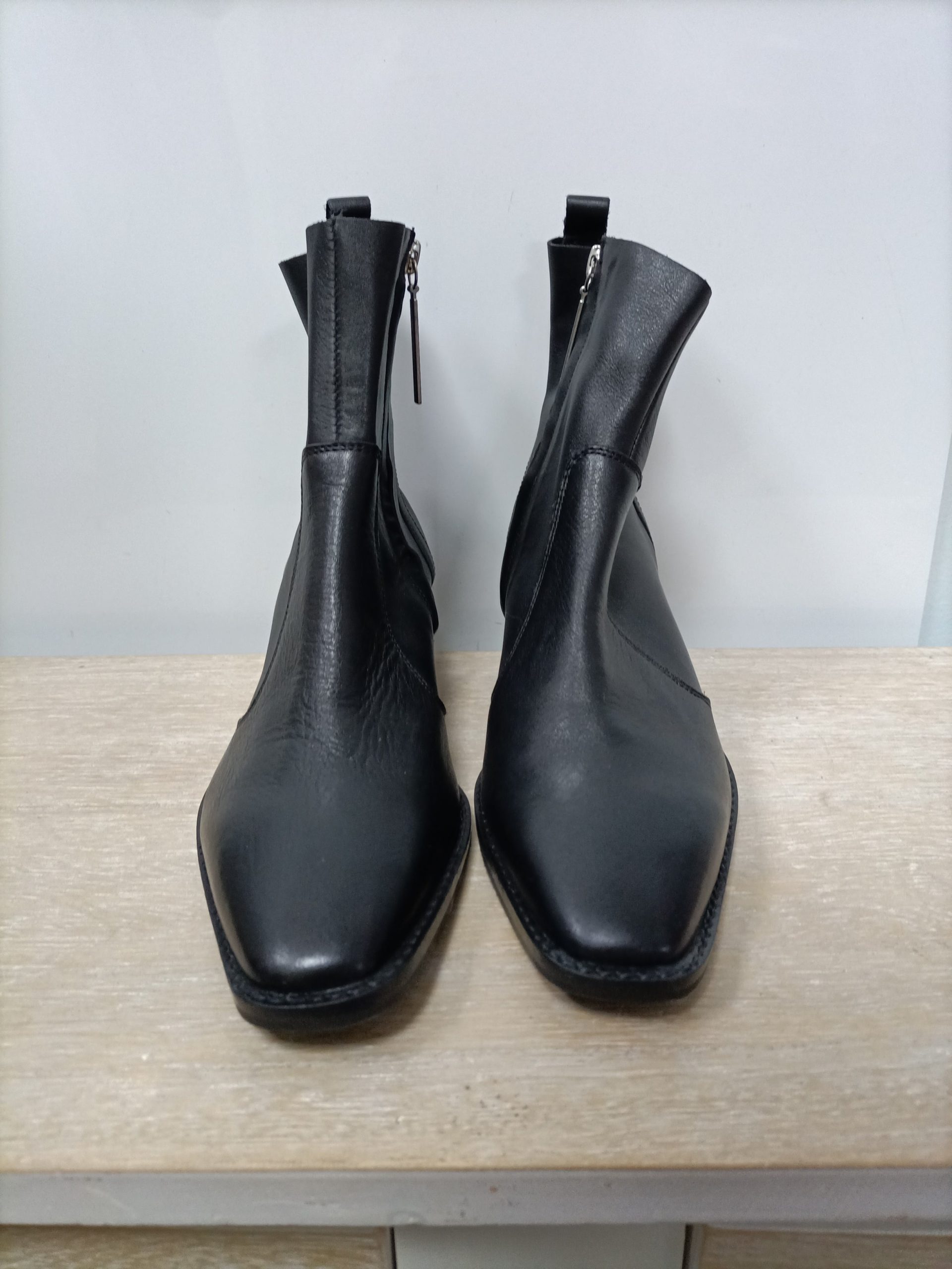 GIOSEPPO. botines tacón piel negro T.38