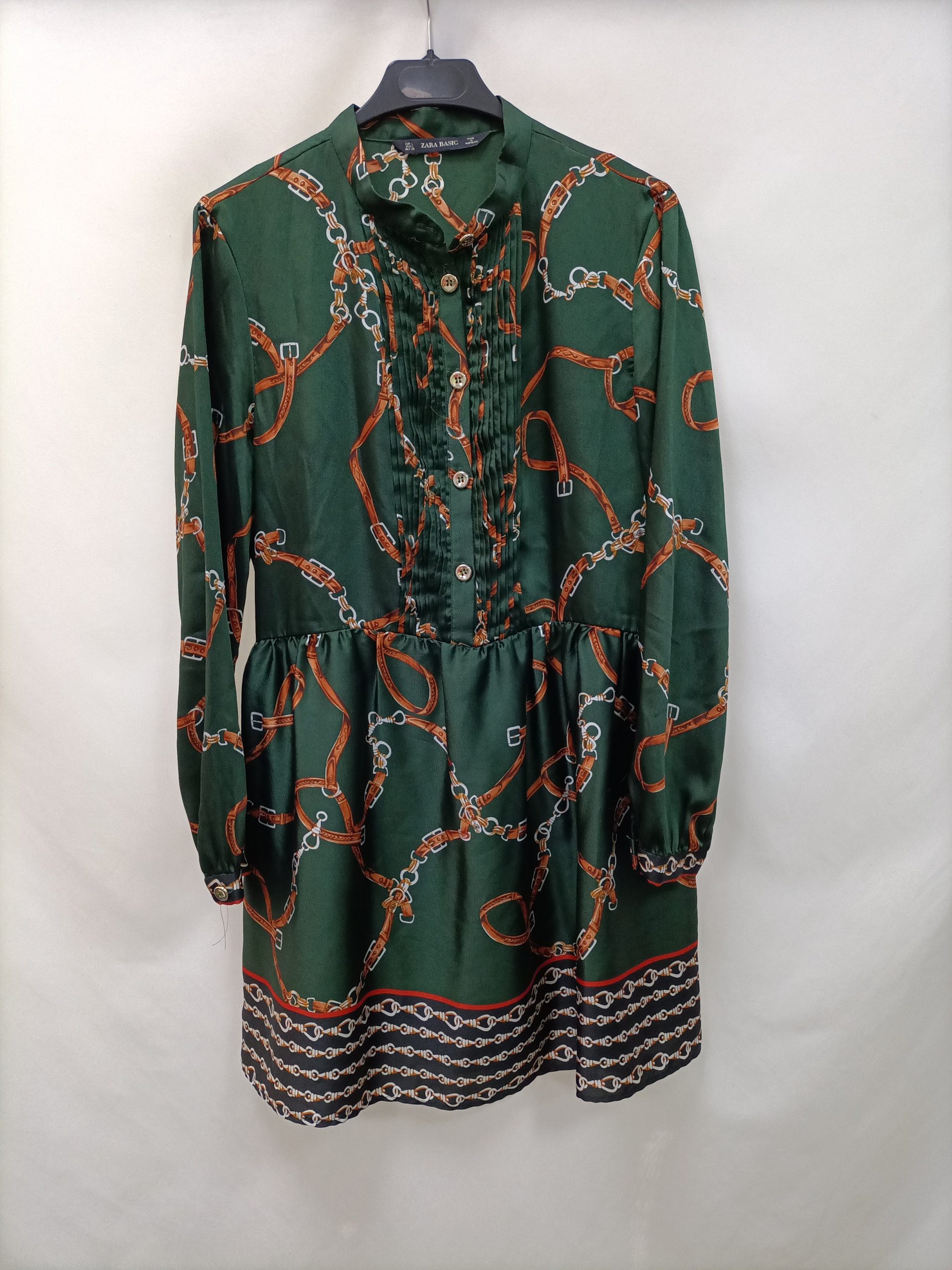 ZARA. Vestido verde cadenas T.l