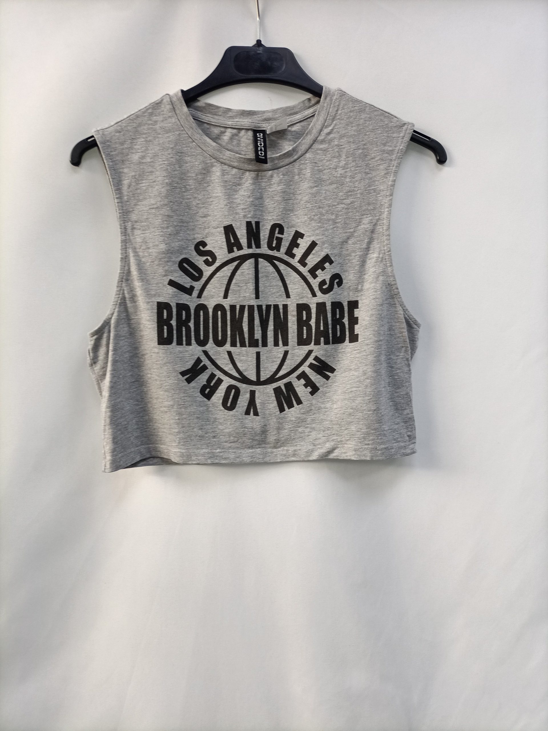 H&M. Camiseta crop gris T.m