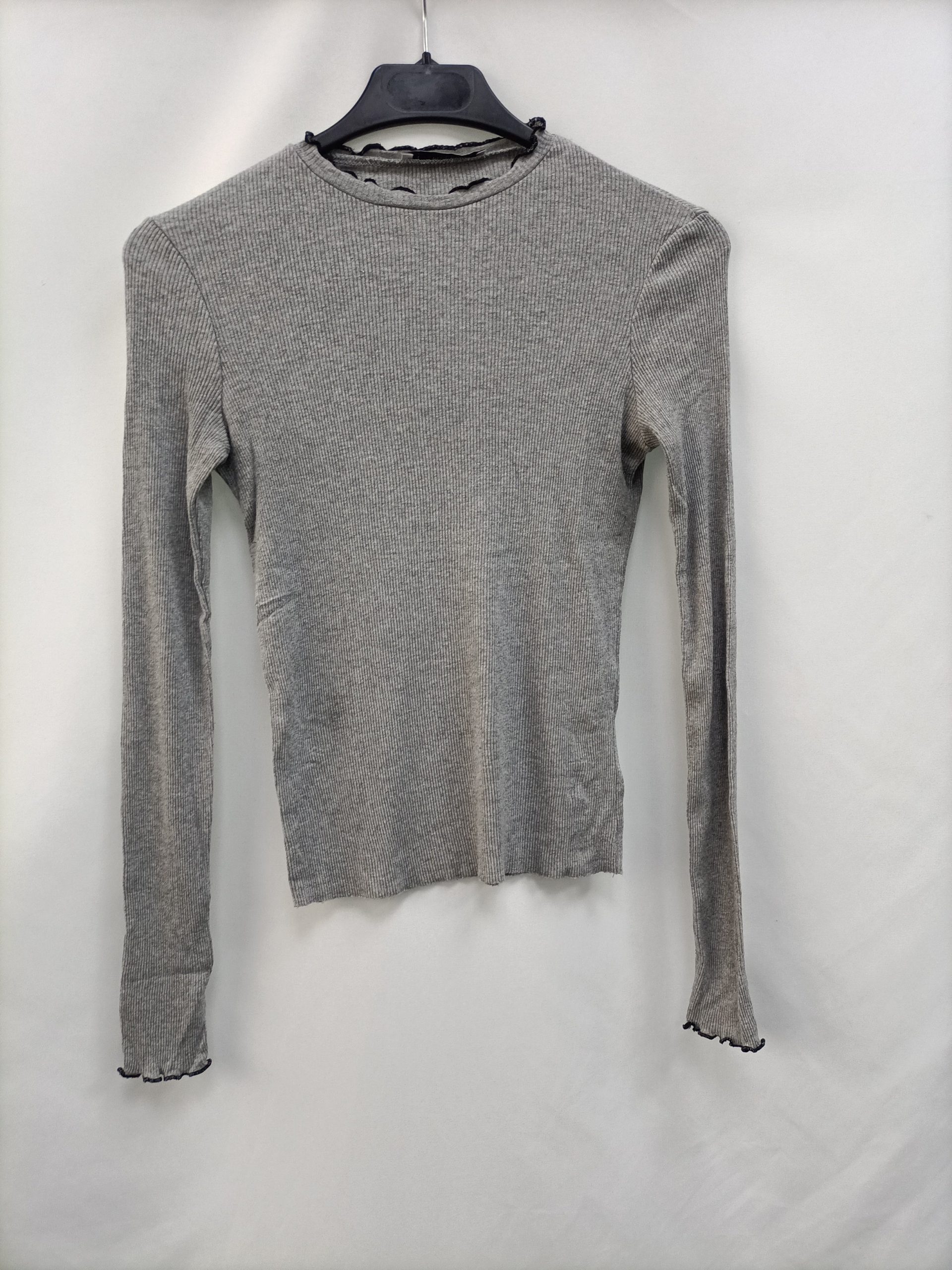 ZARA.Camiseta punto canalé gris T.S