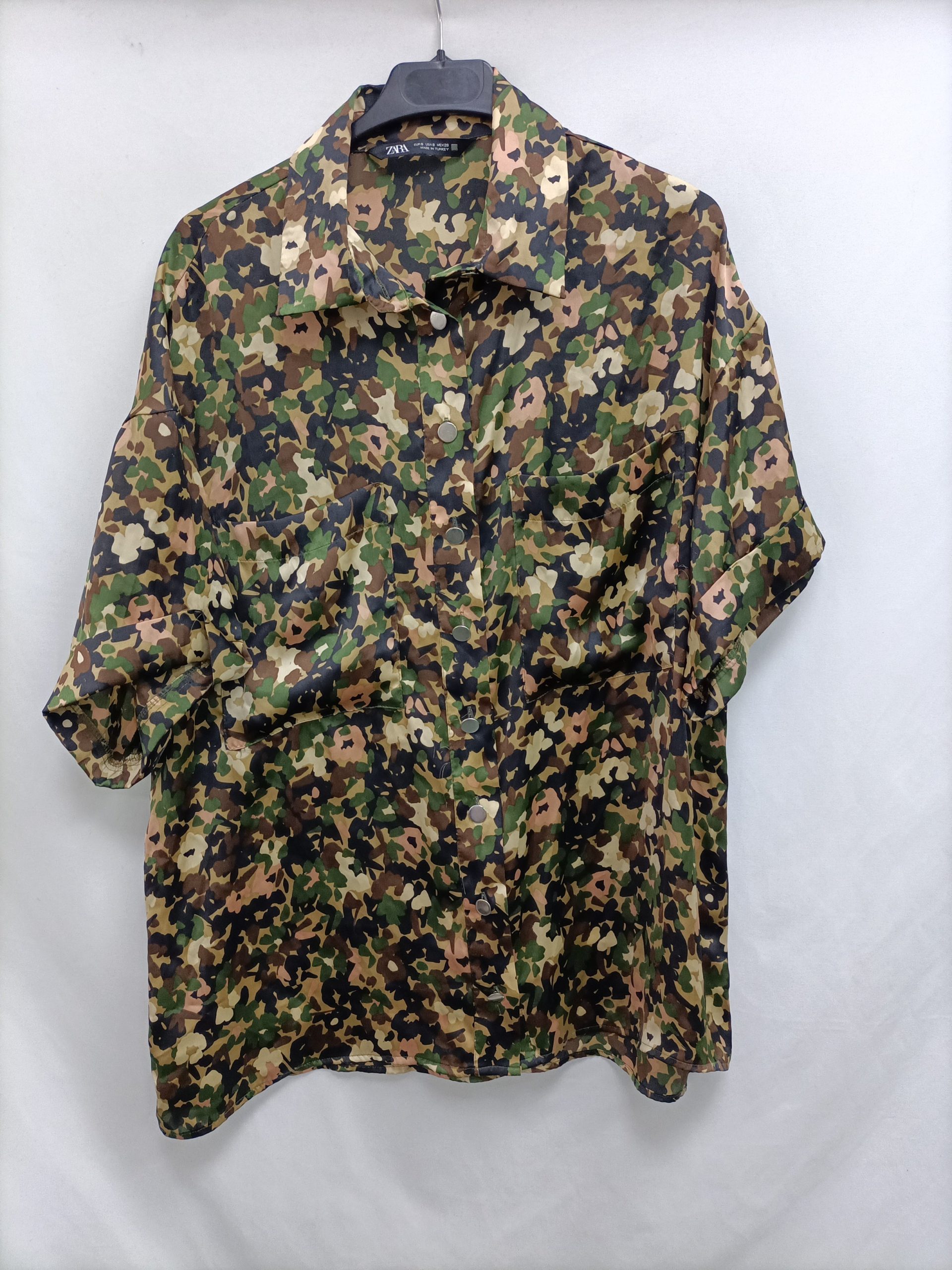 ZARA.Camisa oversized camuflaje T.s