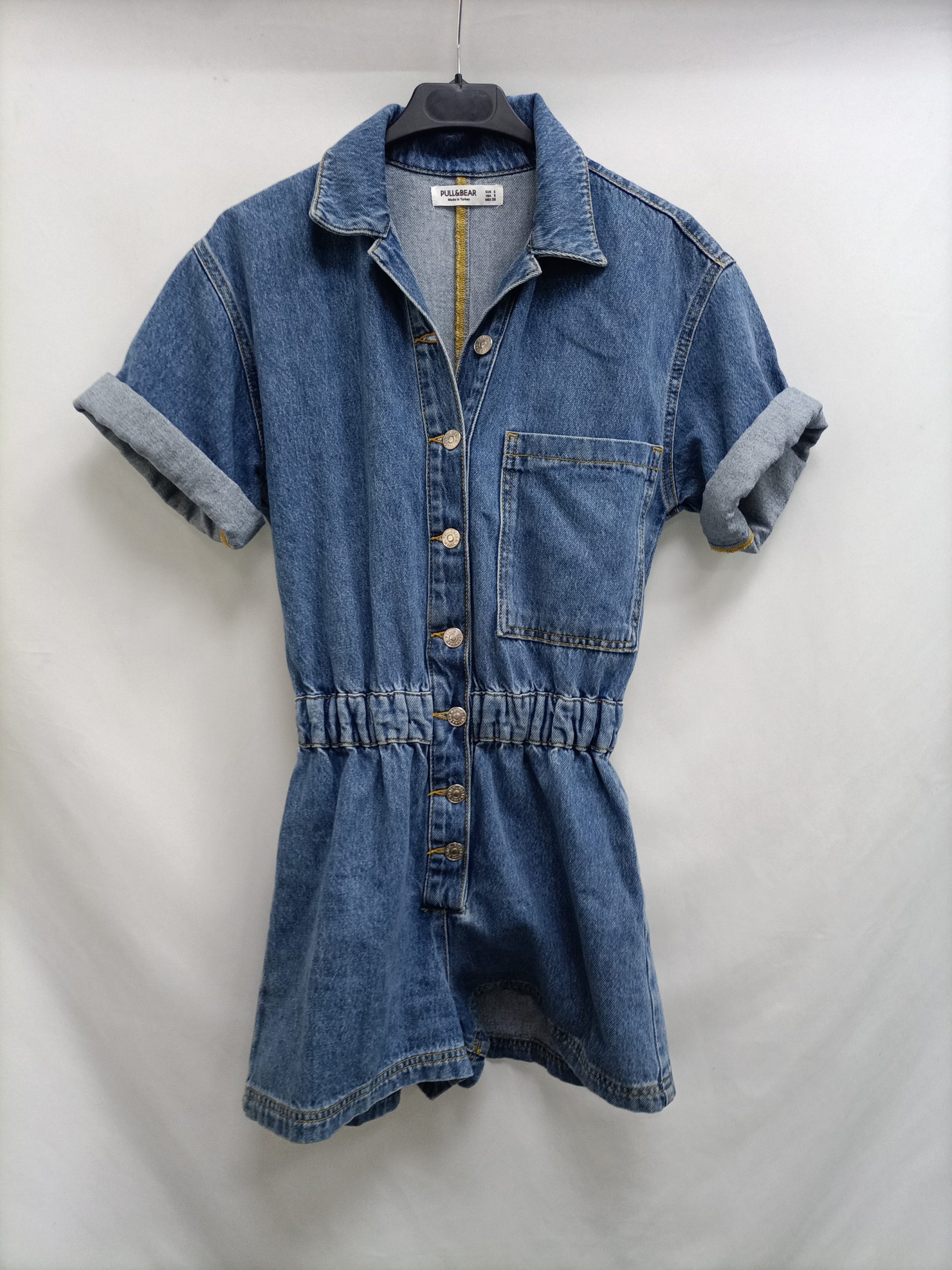 PULL&BEAR. Mono corto denim T.s