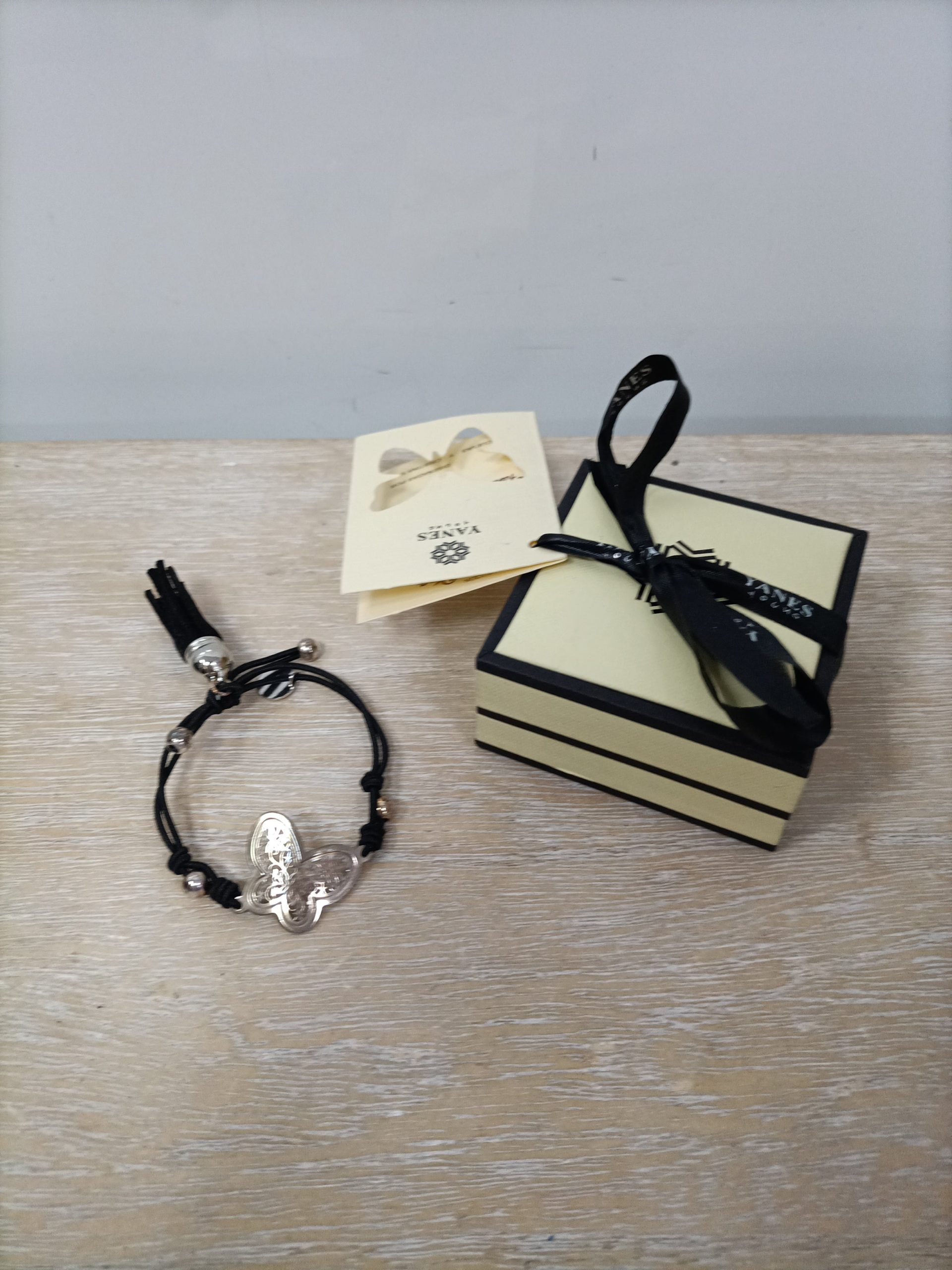 YANES (FUNDACIÓN ALADINA). Pulsera mariposa