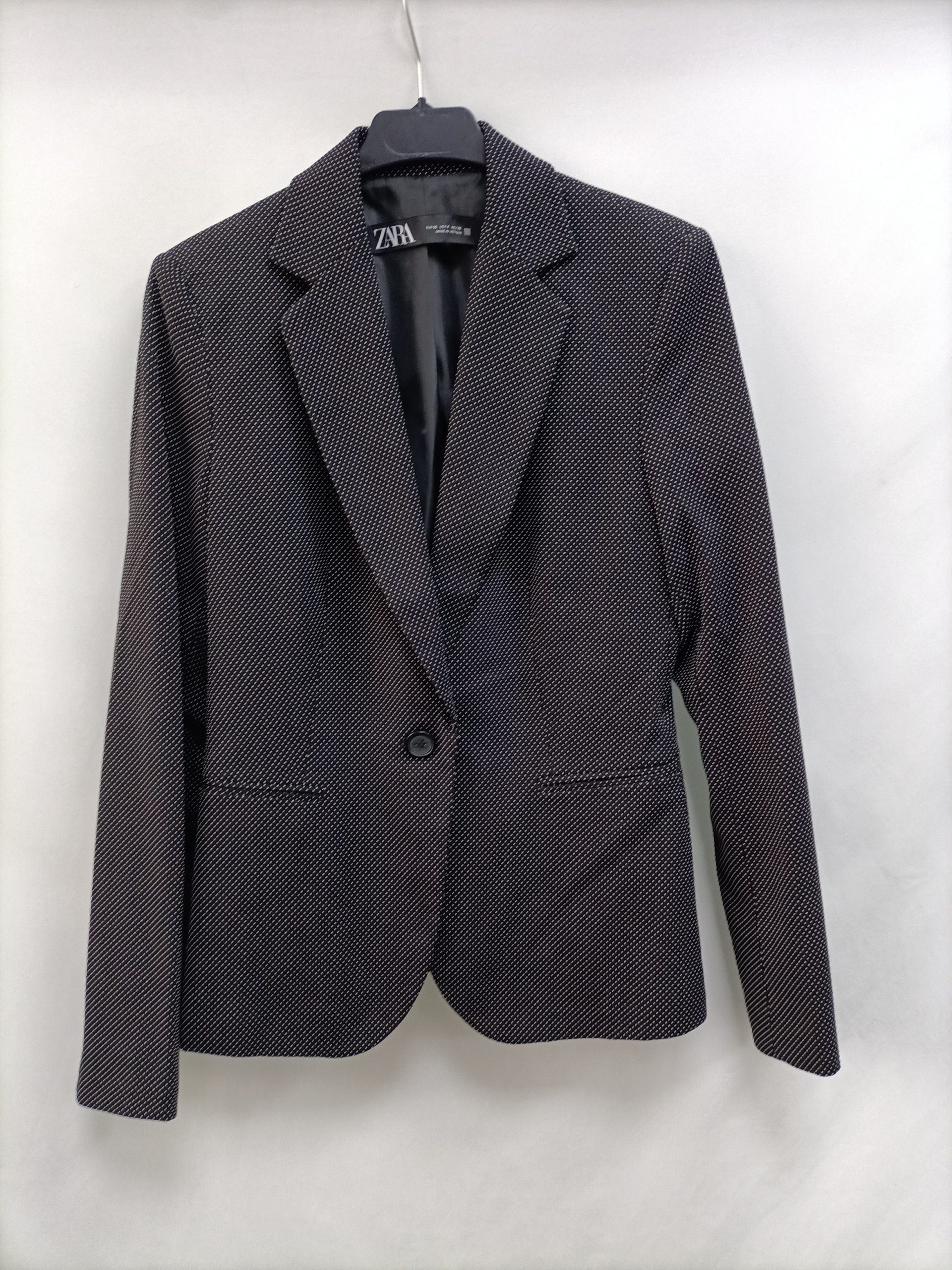 ZARA. Blazer negra topitos T.36