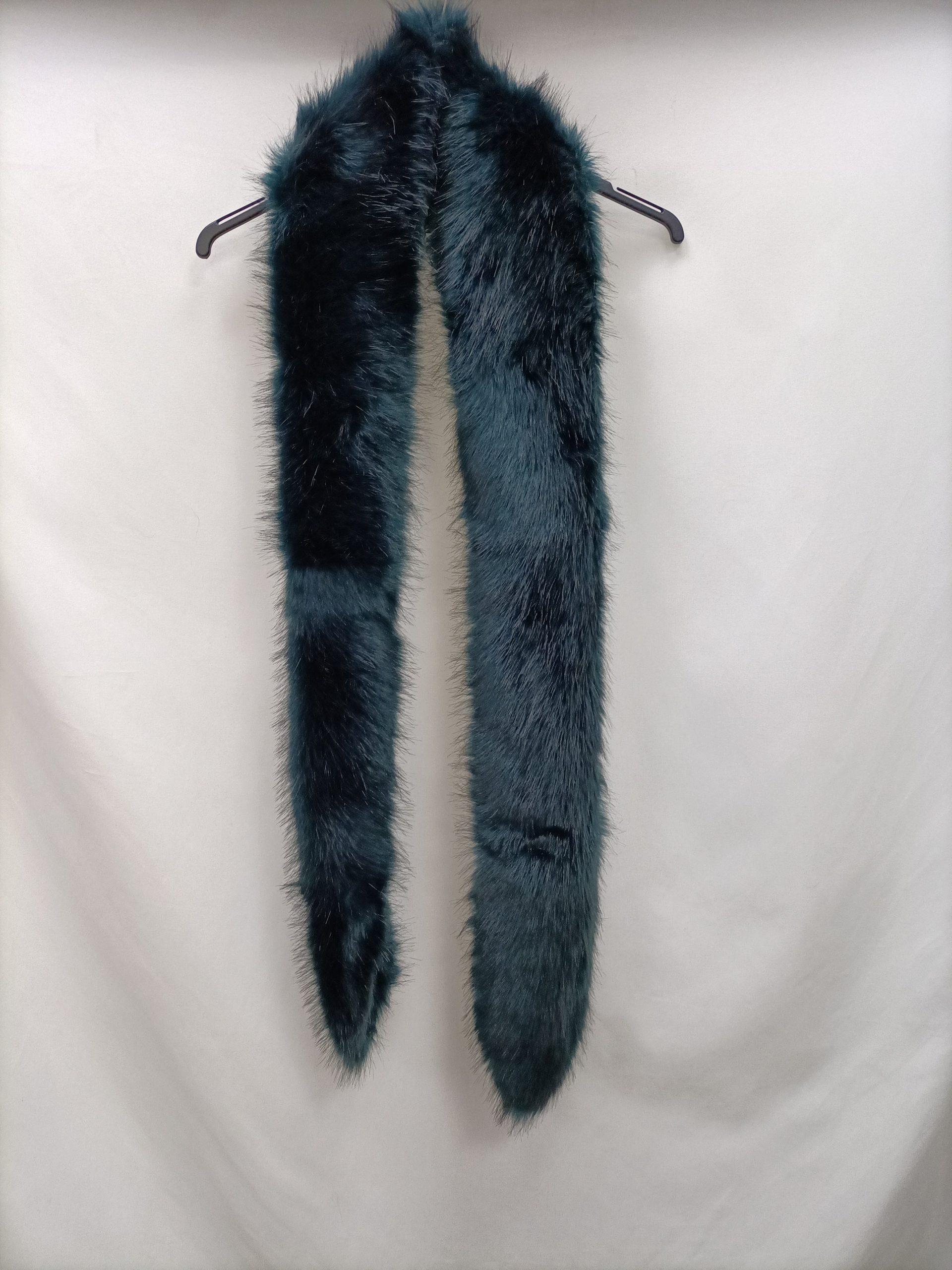 VIOLETA BY MANGO. Cuello pelo verde