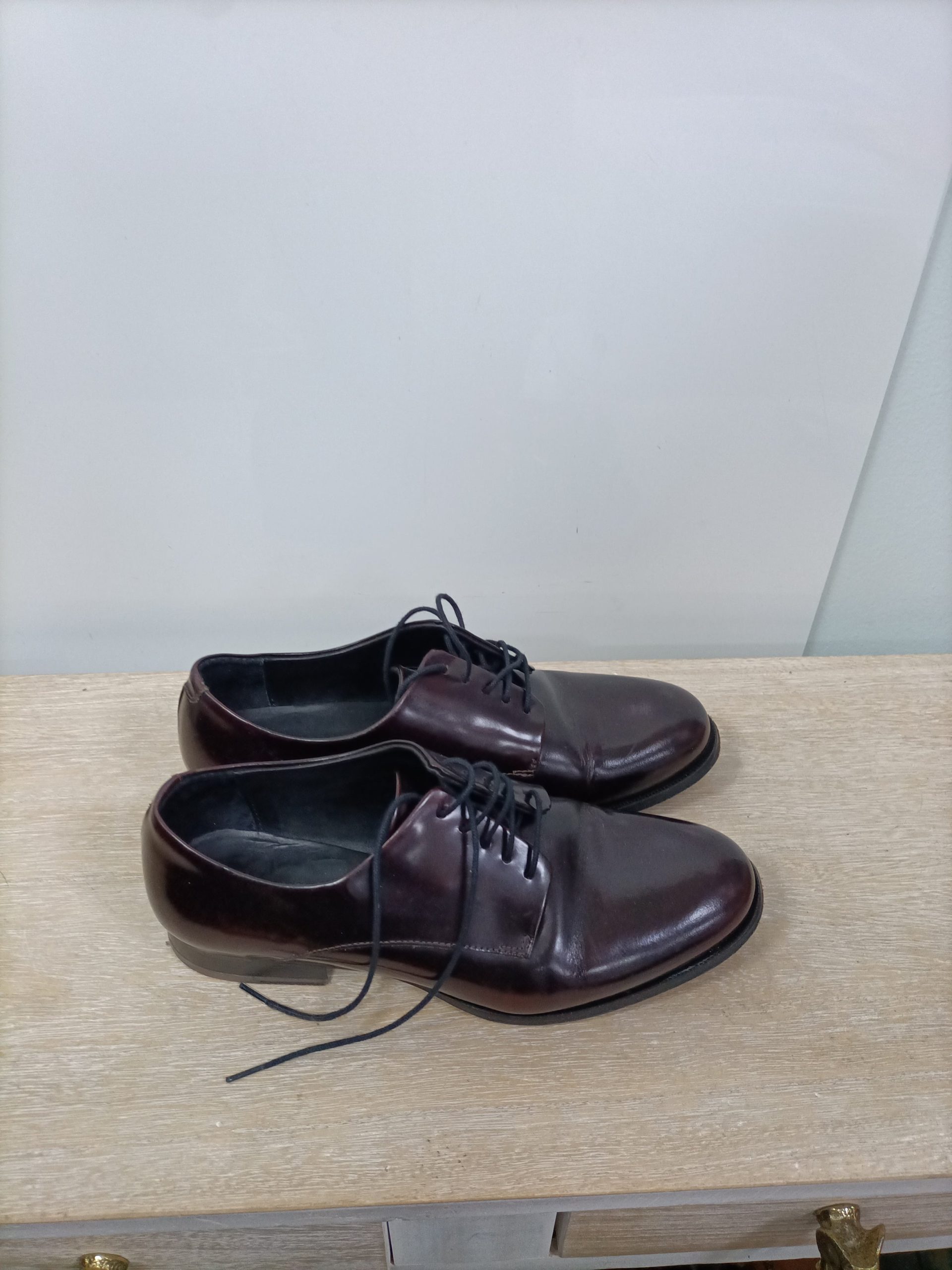 COS.Zapatos cordones piel burdeos T.39