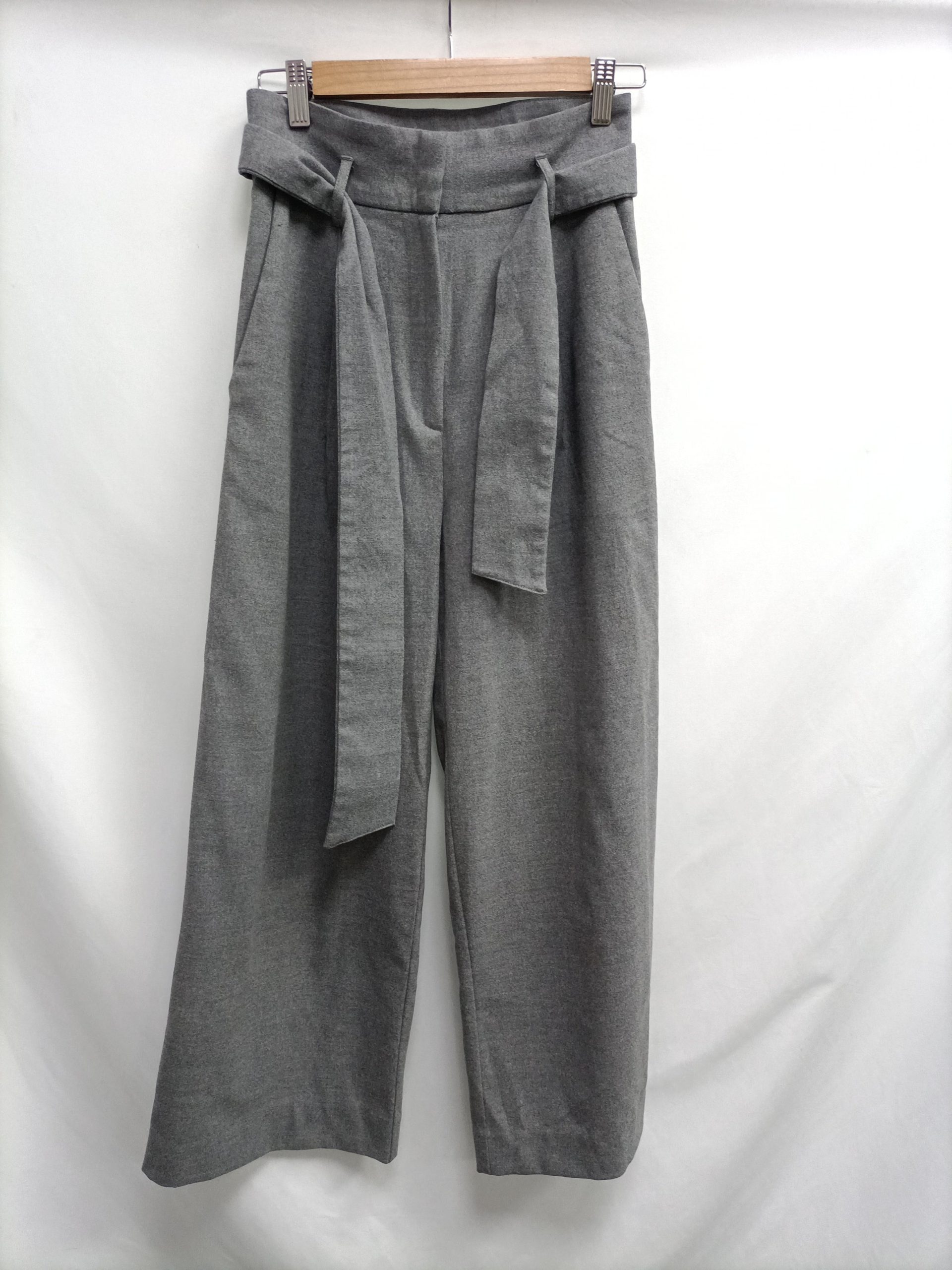 H&M.Pantalones grises tiro alto T.34