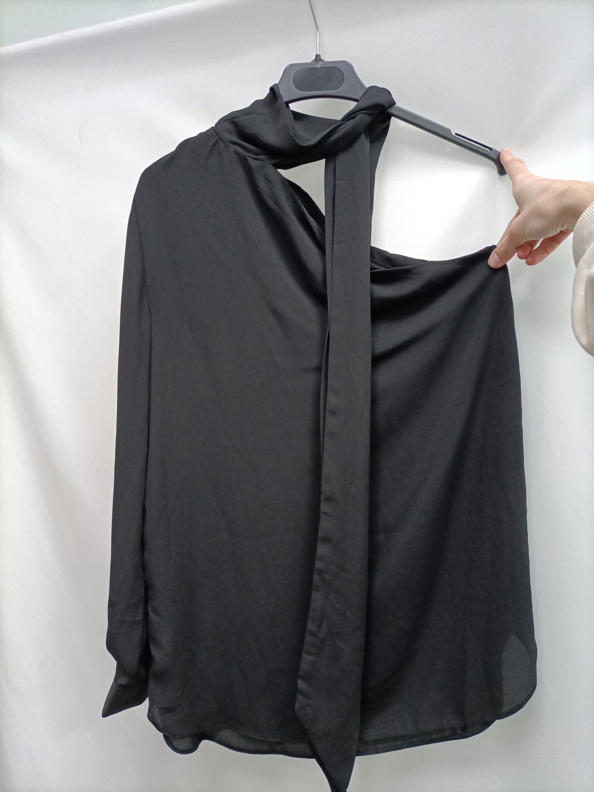 ASOS.Blusa negra asimétrica T.36