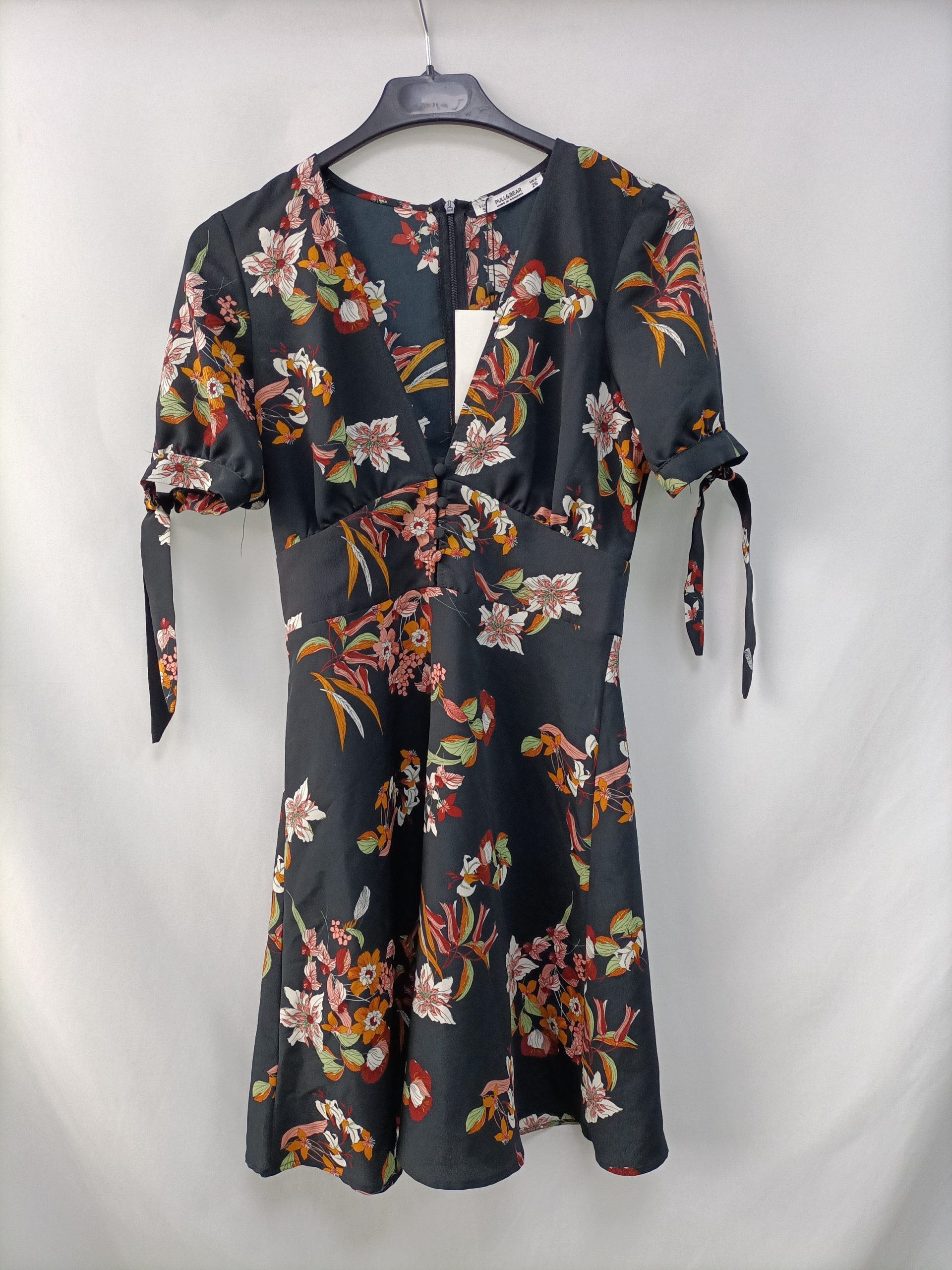 PULL&BEAR. Vestido negro flores T.s