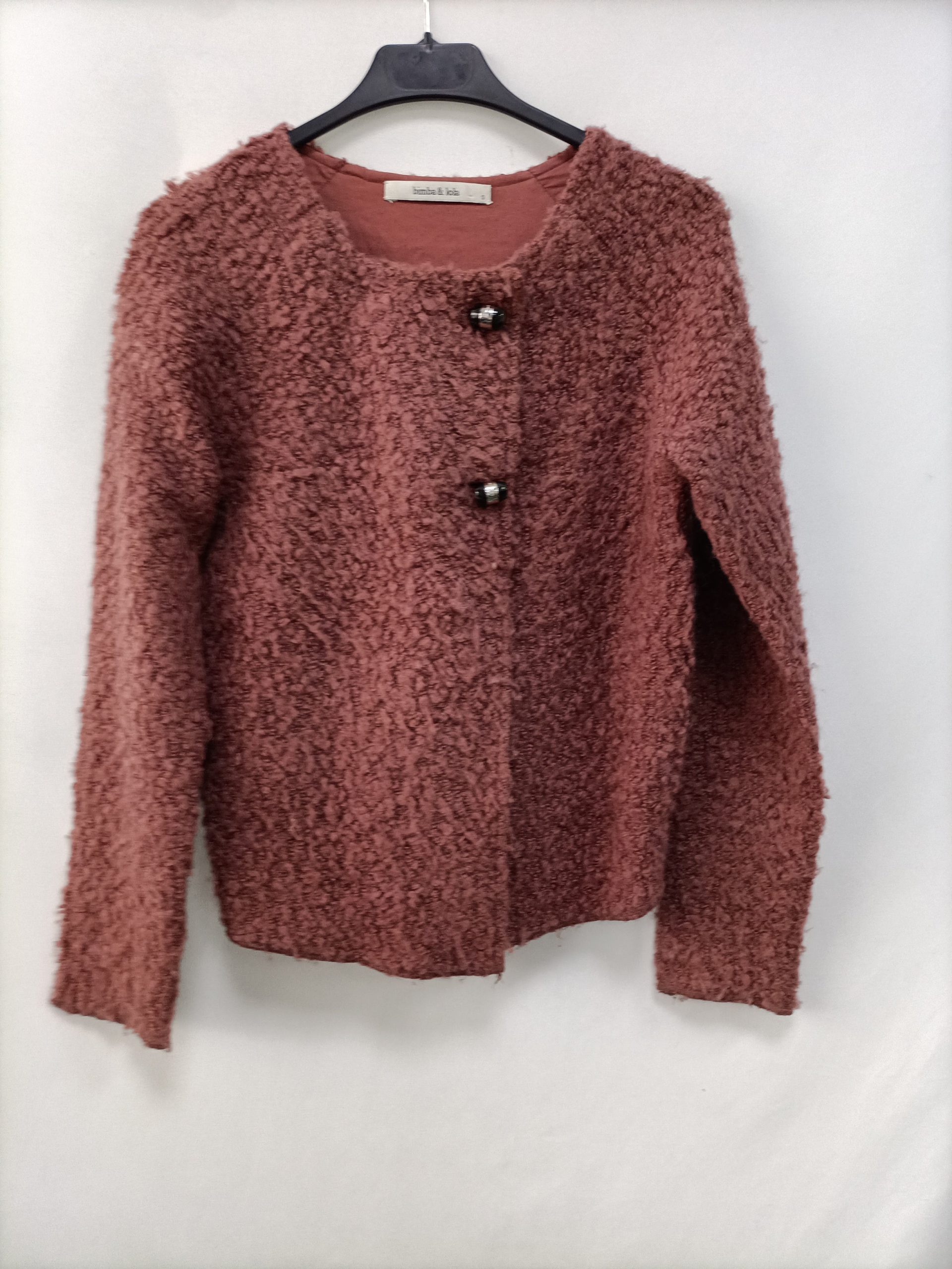 BIMBA Y LOLA. Chaquetita textura rosa oscuroT.s