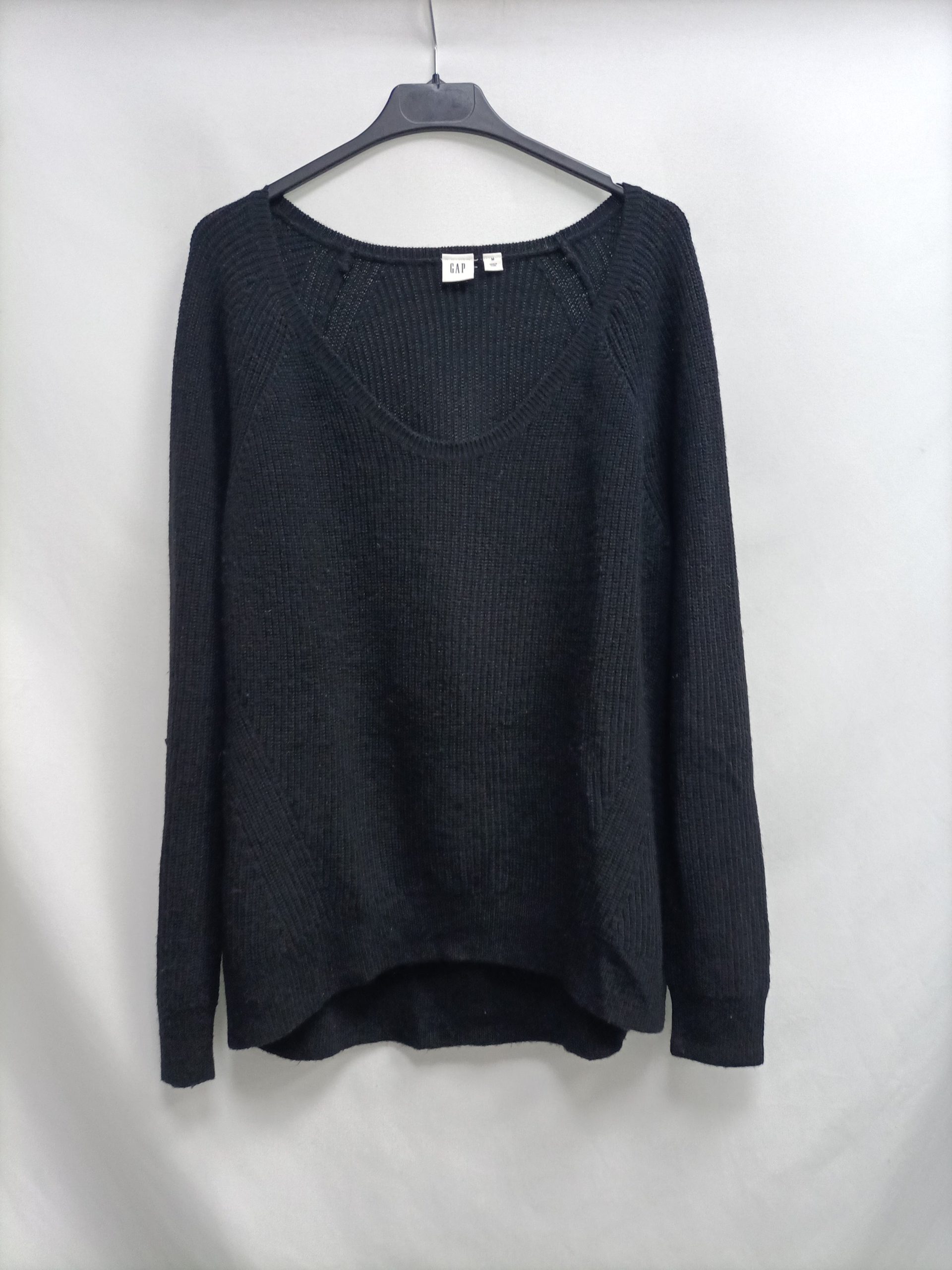 GAP. Jersey negro cuello pico T.m