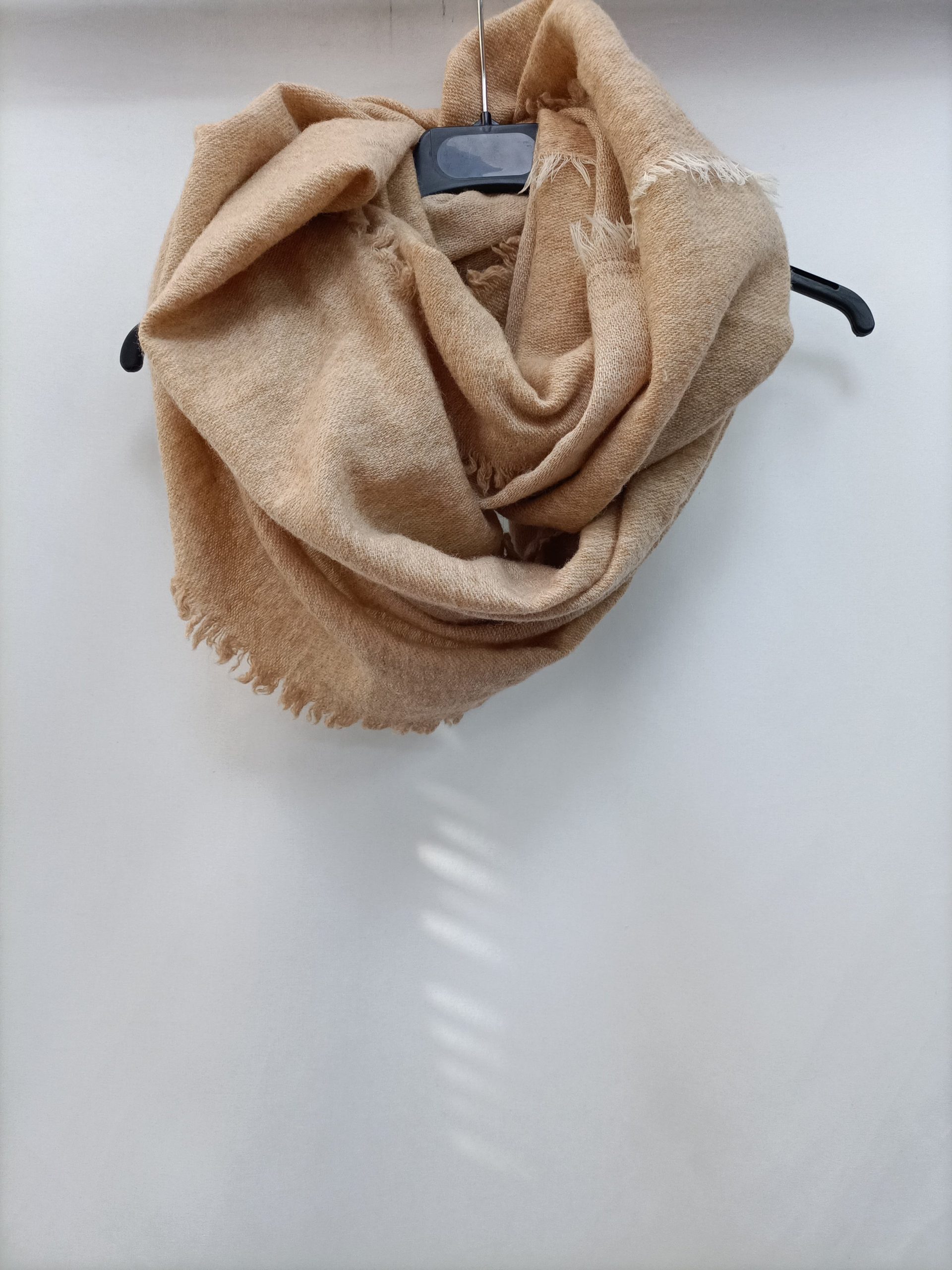 OTRAS. Cuello beige jaspeado