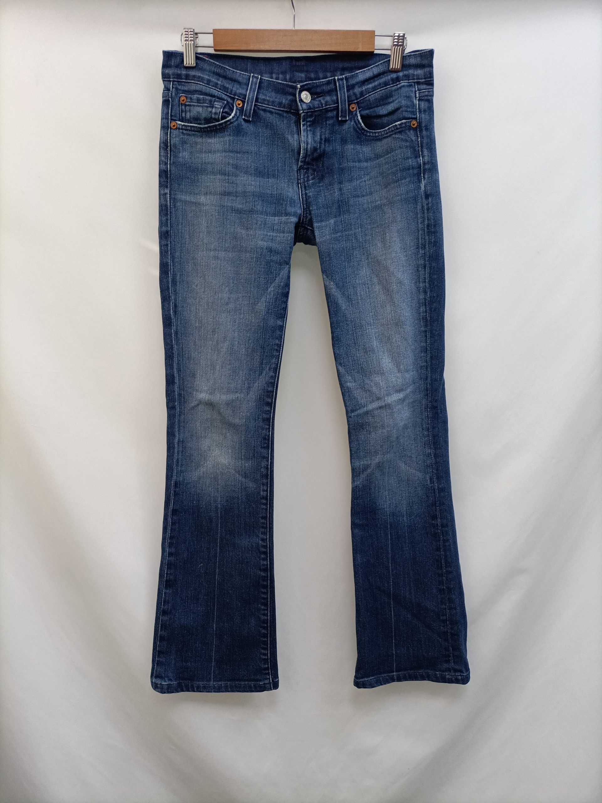 7 FOR ALL MAKIND. Pantalón denim campana T.34