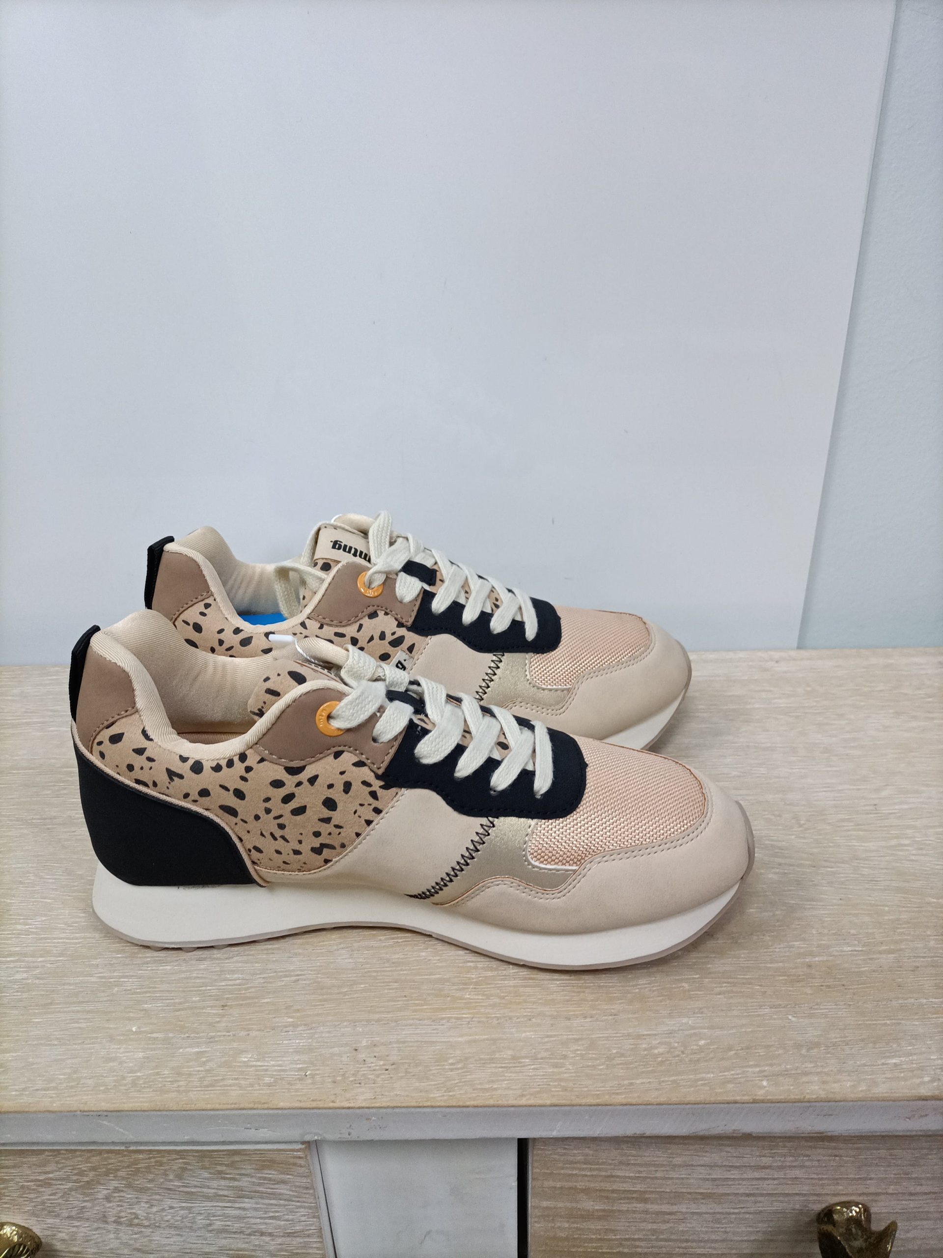 MUSTANG. Zapatillas beige T.38