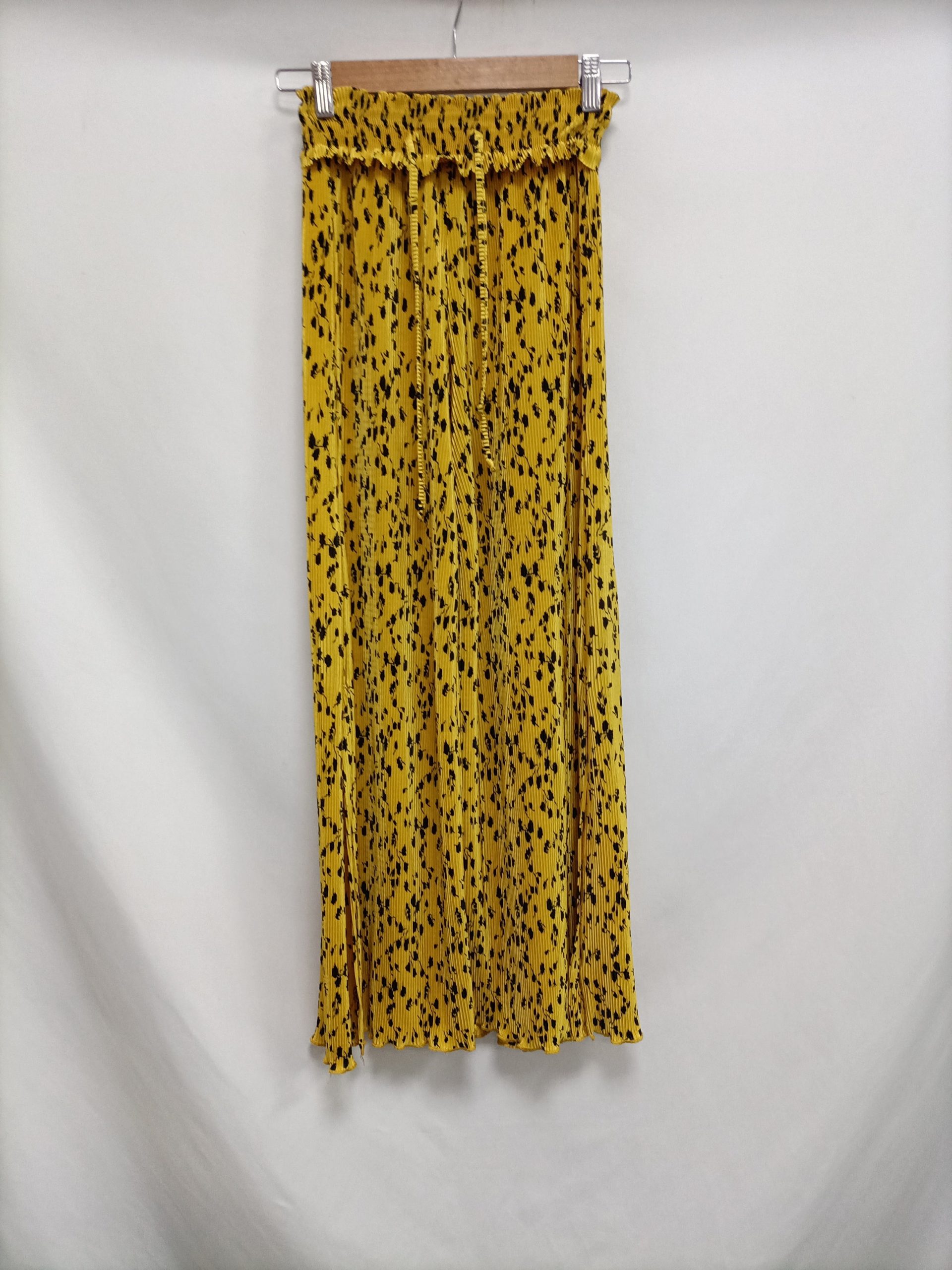 ZARA.Pantalones anchos plisados T.XS