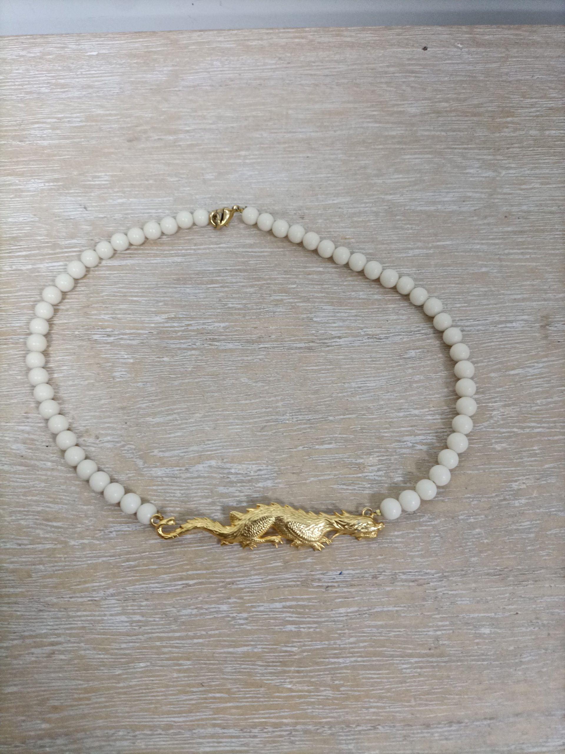 OTRA. Collar dragón