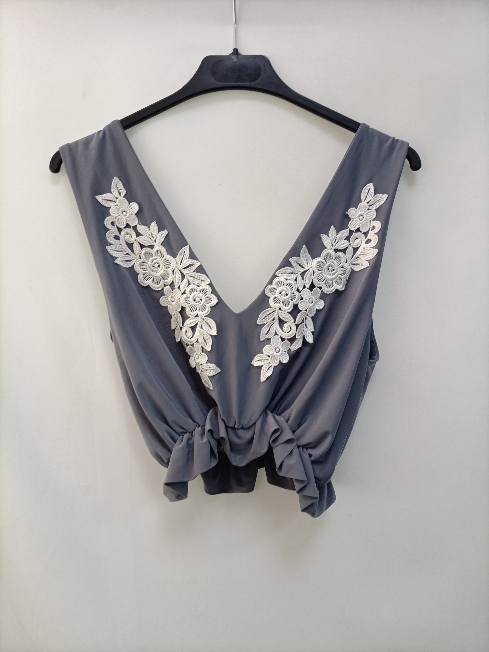 ROKOKO. Top gris flores T.m