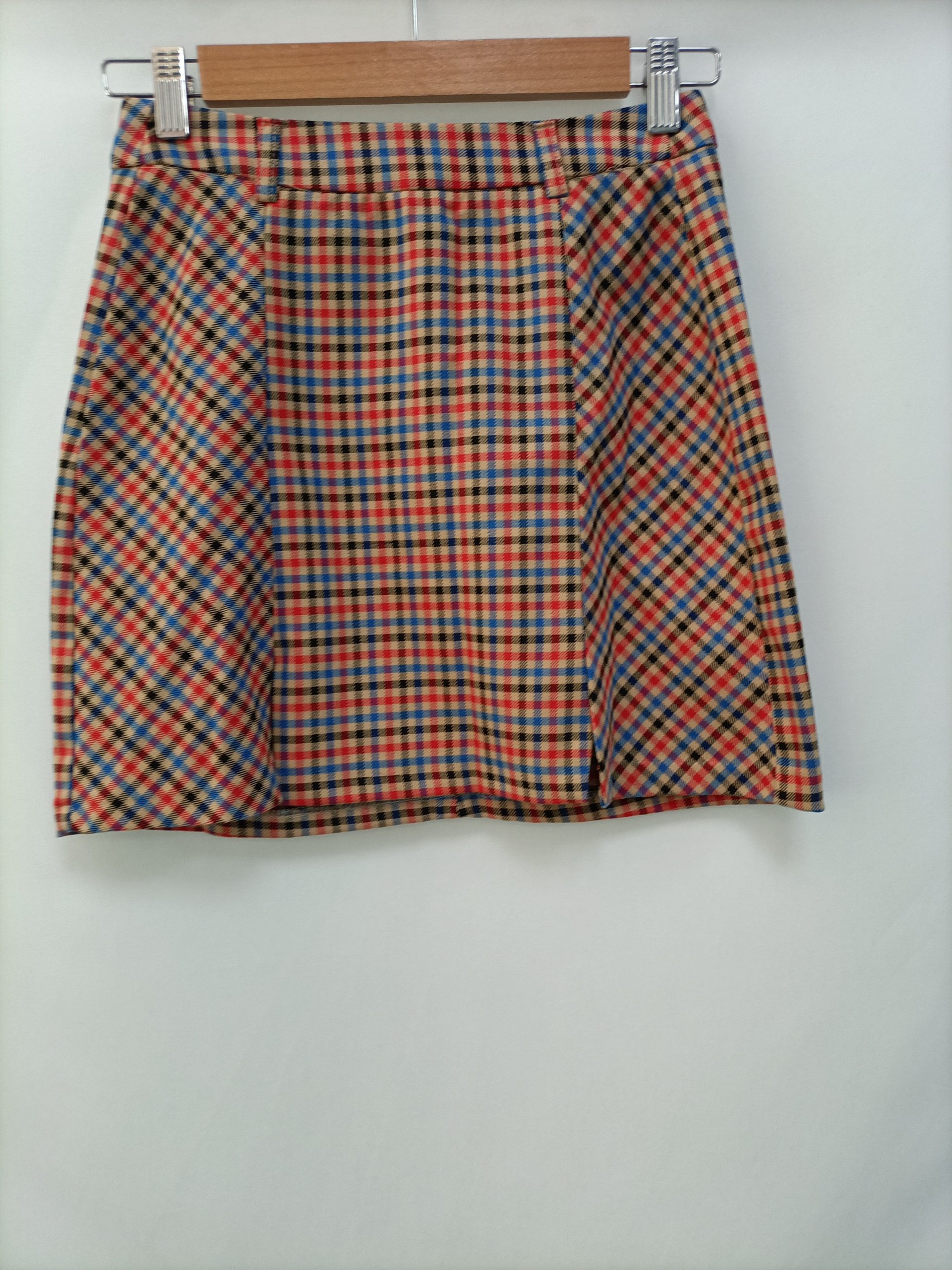 BERSHKA. Falda corta cuadros T.s