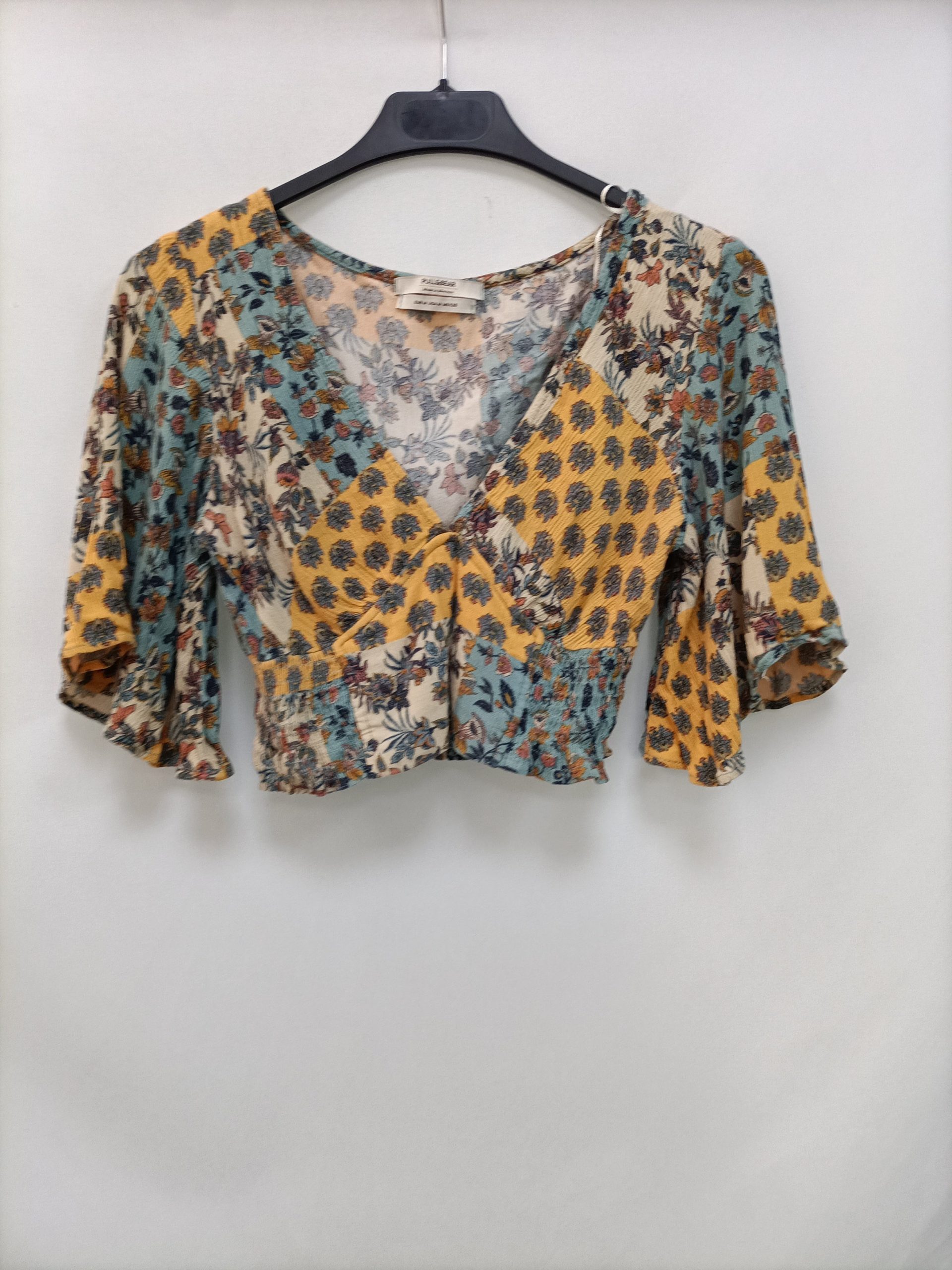 PULL&BEAR. Top estampado flores T.m