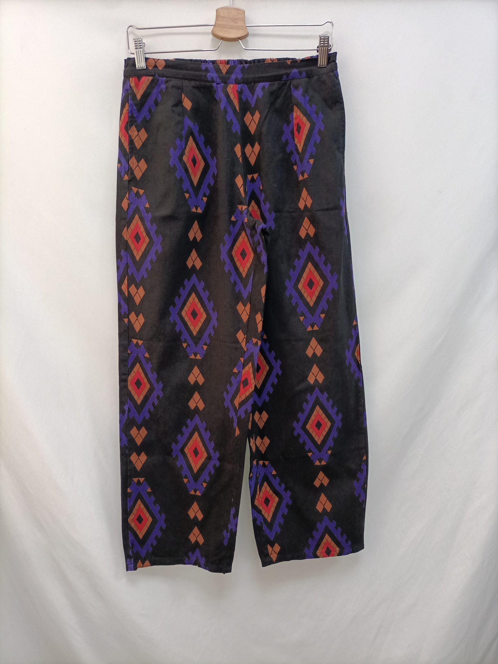 COMPAÑIA FANTASTICA. Pantalón negro estampado T.m