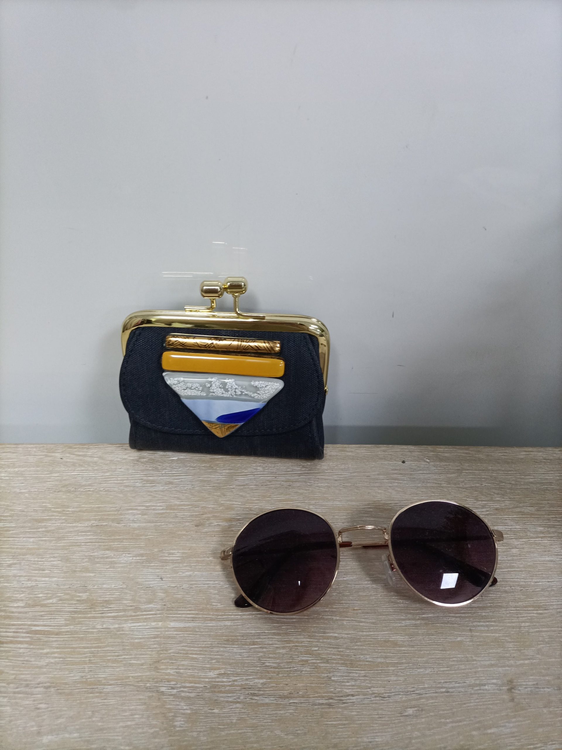 OTRAS. Monedero gris (TARA)